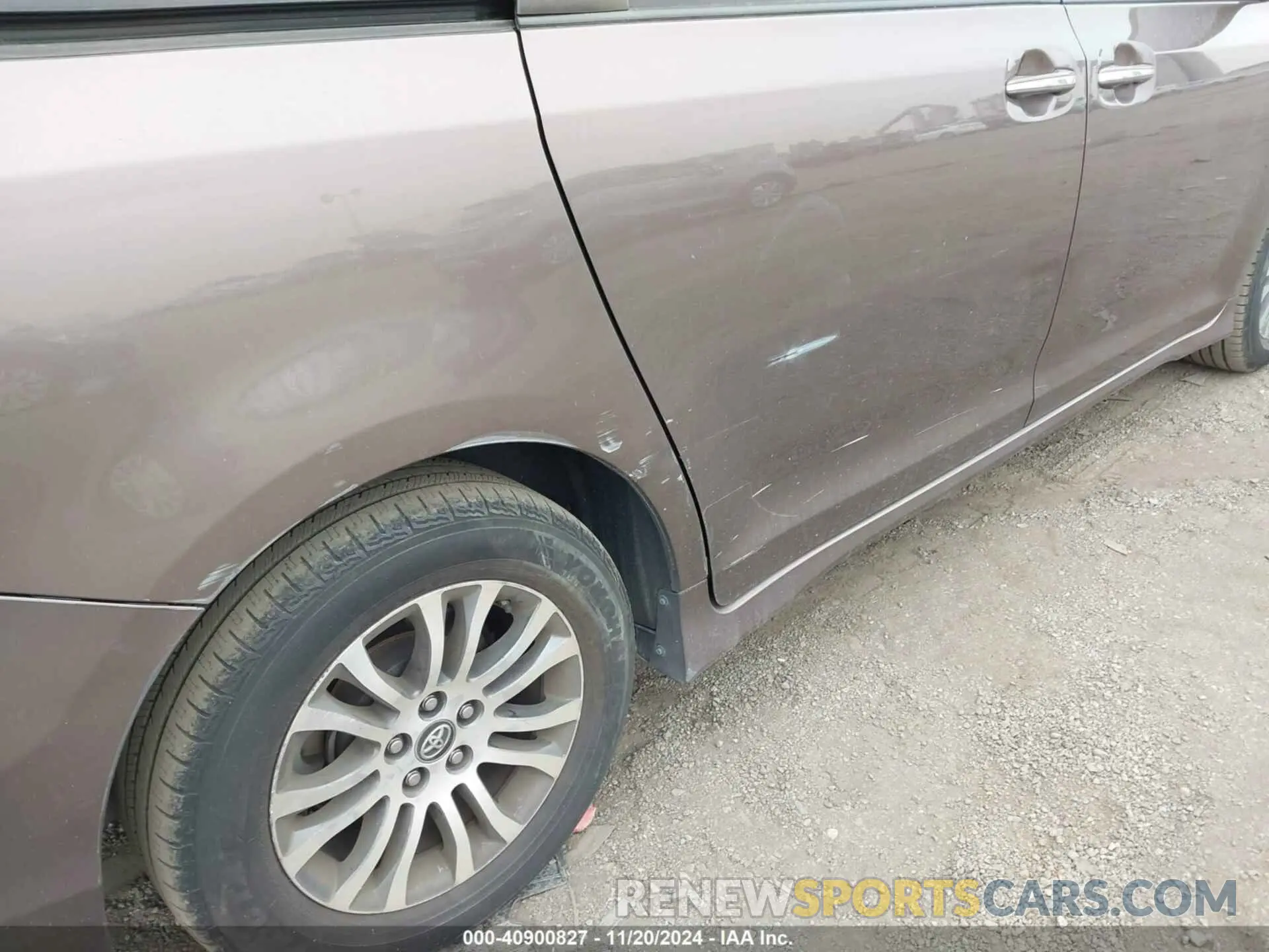 19 Photograph of a damaged car 5TDYZ3DC4KS987264 TOYOTA SIENNA 2019