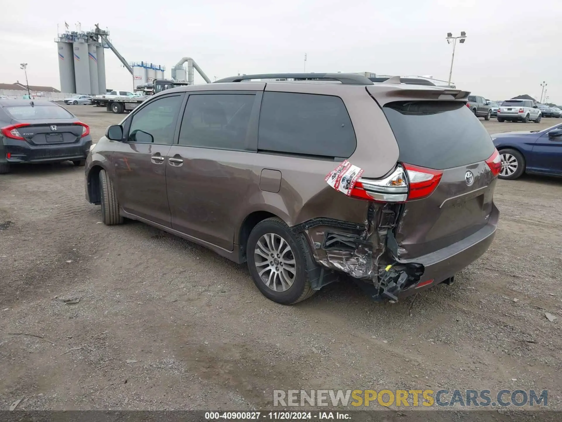 3 Photograph of a damaged car 5TDYZ3DC4KS987264 TOYOTA SIENNA 2019