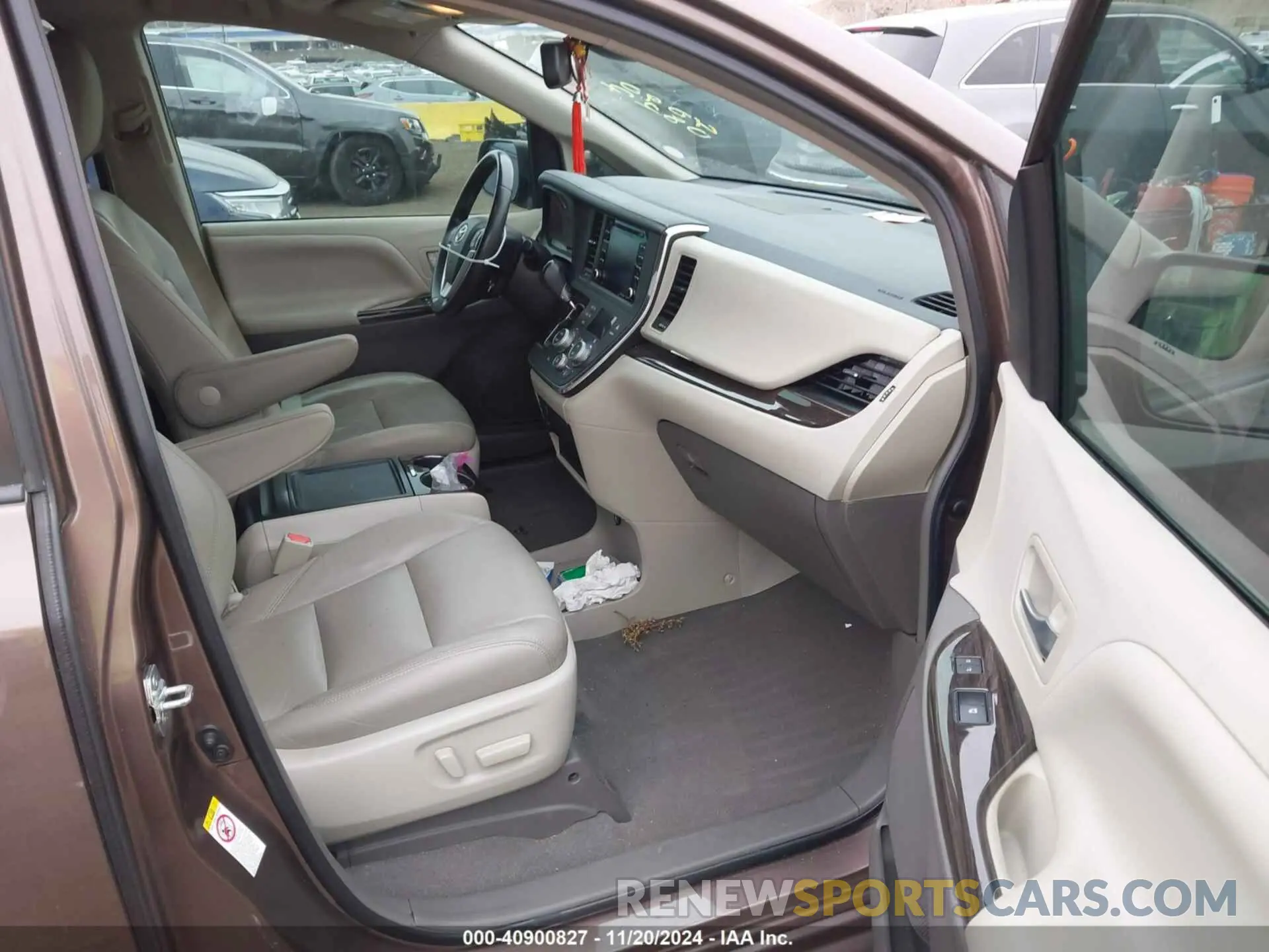 5 Photograph of a damaged car 5TDYZ3DC4KS987264 TOYOTA SIENNA 2019