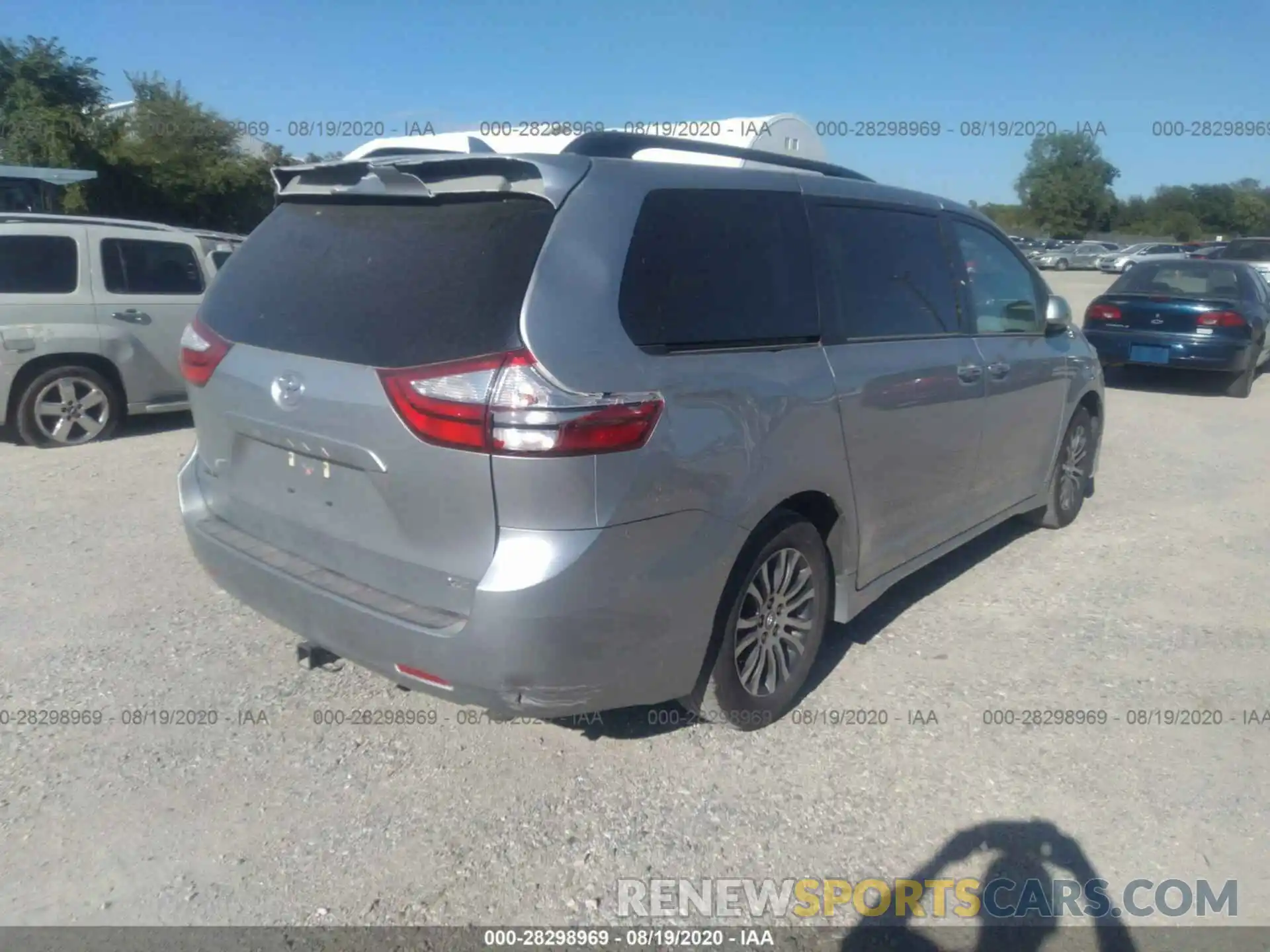 4 Photograph of a damaged car 5TDYZ3DC5KS003796 TOYOTA SIENNA 2019