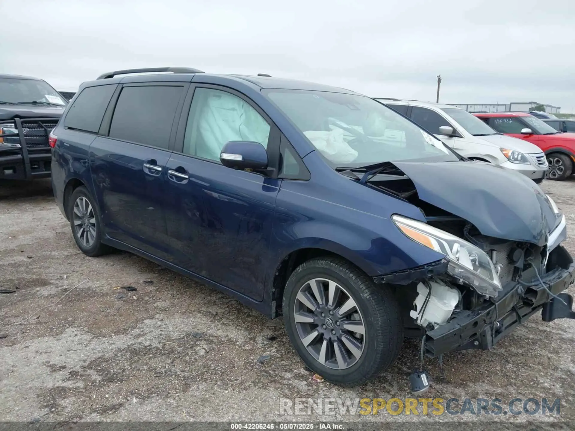 1 Photograph of a damaged car 5TDYZ3DC5KS003944 TOYOTA SIENNA 2019