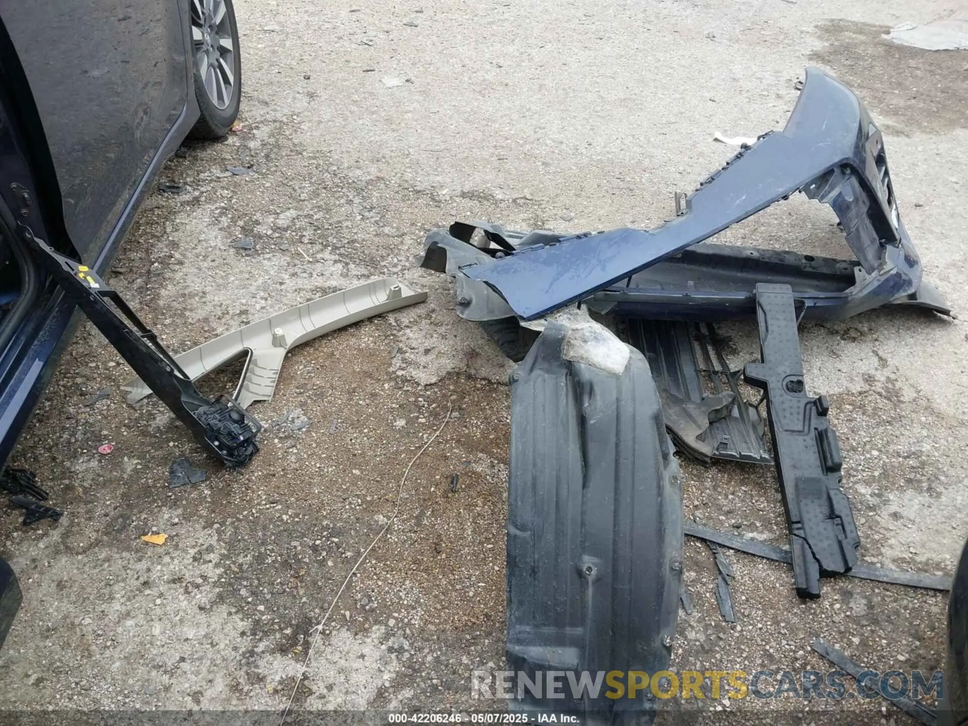 12 Photograph of a damaged car 5TDYZ3DC5KS003944 TOYOTA SIENNA 2019