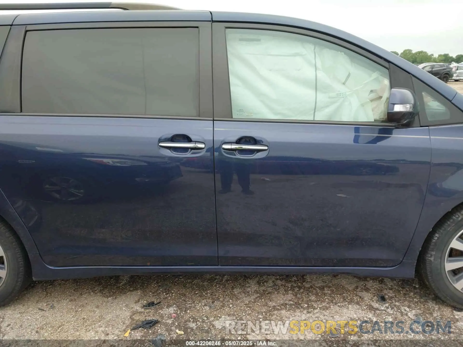 14 Photograph of a damaged car 5TDYZ3DC5KS003944 TOYOTA SIENNA 2019