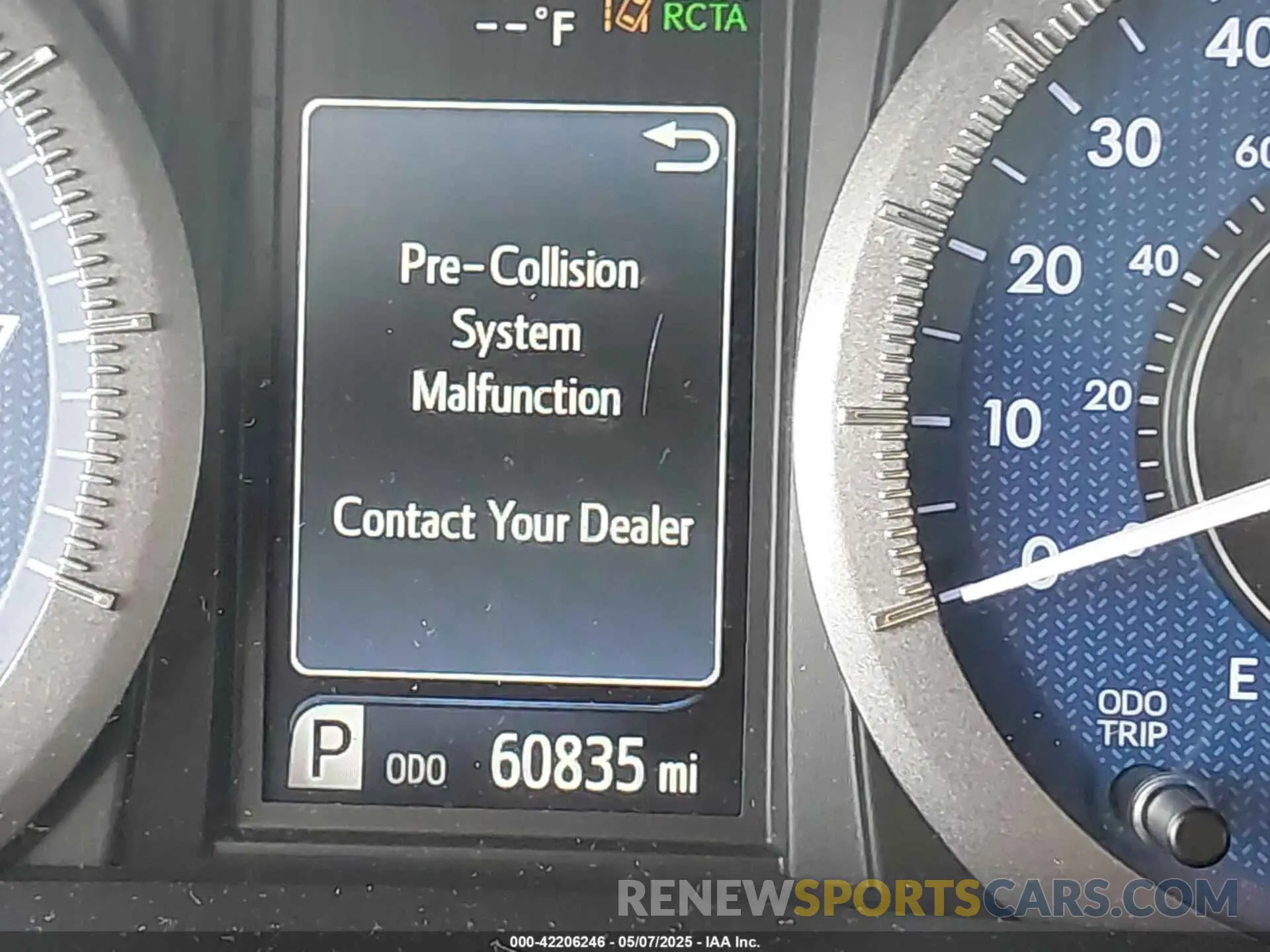 16 Photograph of a damaged car 5TDYZ3DC5KS003944 TOYOTA SIENNA 2019
