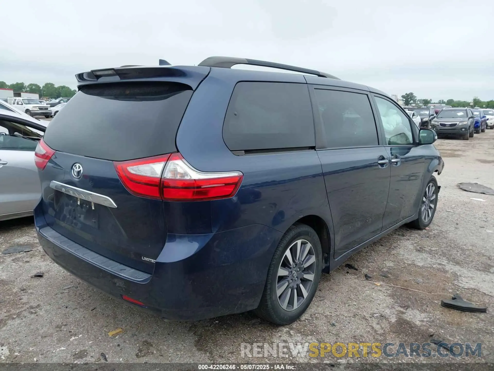 4 Photograph of a damaged car 5TDYZ3DC5KS003944 TOYOTA SIENNA 2019