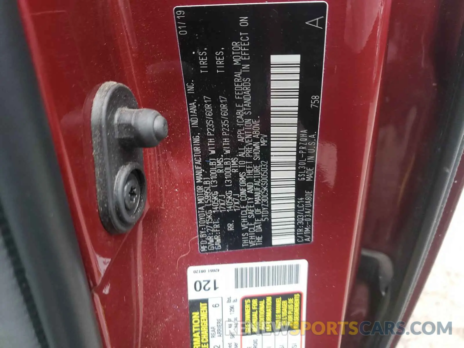 10 Photograph of a damaged car 5TDYZ3DC5KS005032 TOYOTA SIENNA 2019