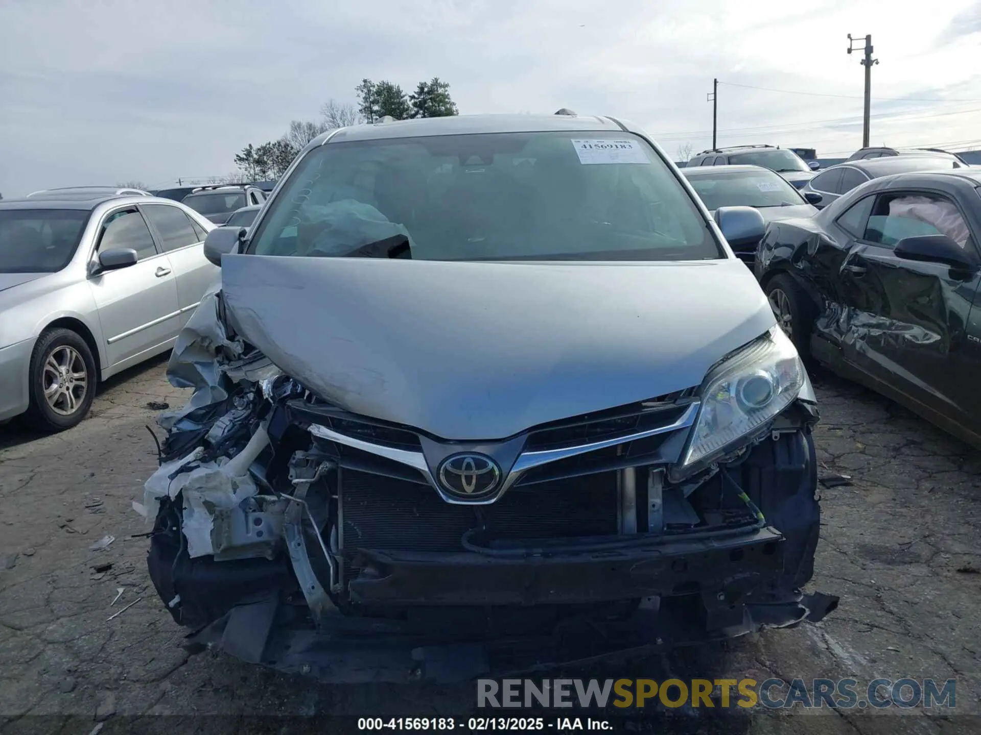 12 Photograph of a damaged car 5TDYZ3DC5KS011283 TOYOTA SIENNA 2019