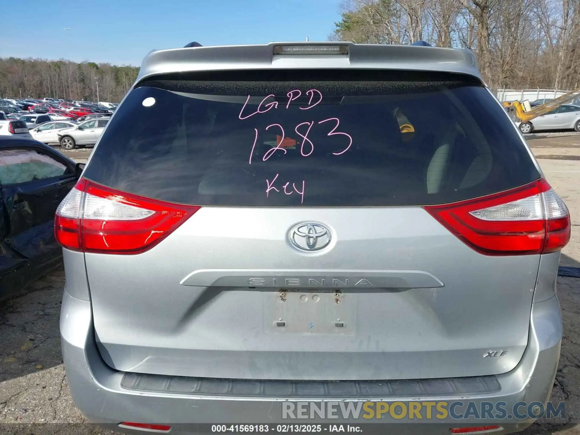 16 Photograph of a damaged car 5TDYZ3DC5KS011283 TOYOTA SIENNA 2019