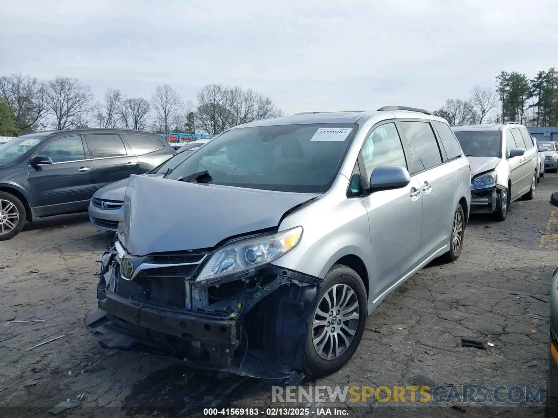 2 Photograph of a damaged car 5TDYZ3DC5KS011283 TOYOTA SIENNA 2019