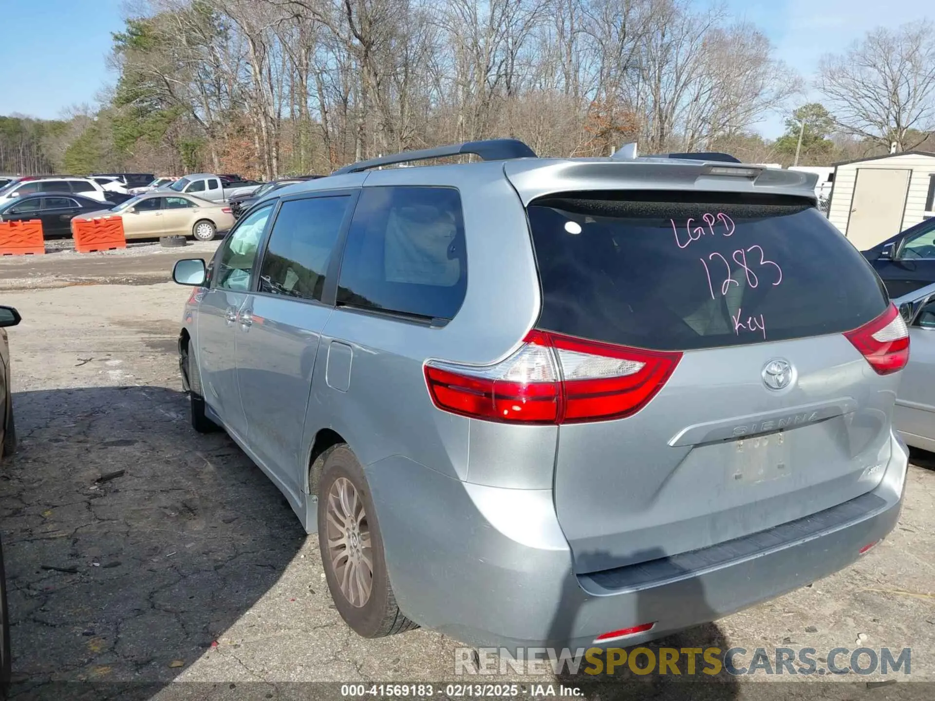 3 Photograph of a damaged car 5TDYZ3DC5KS011283 TOYOTA SIENNA 2019