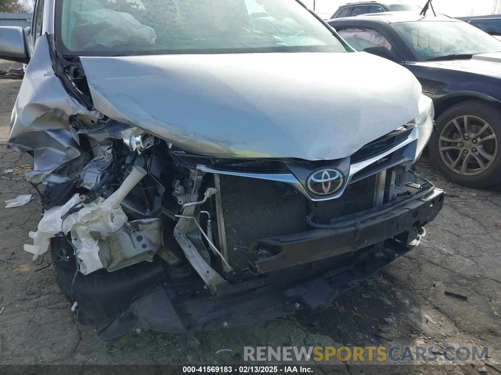 6 Photograph of a damaged car 5TDYZ3DC5KS011283 TOYOTA SIENNA 2019