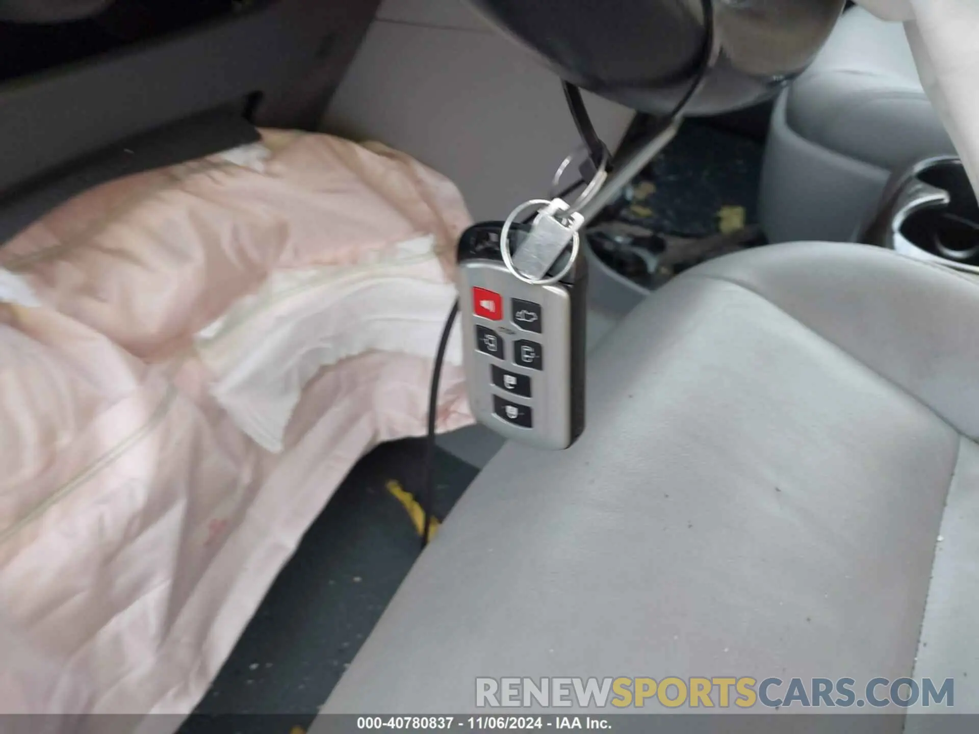 11 Photograph of a damaged car 5TDYZ3DC5KS014927 TOYOTA SIENNA 2019