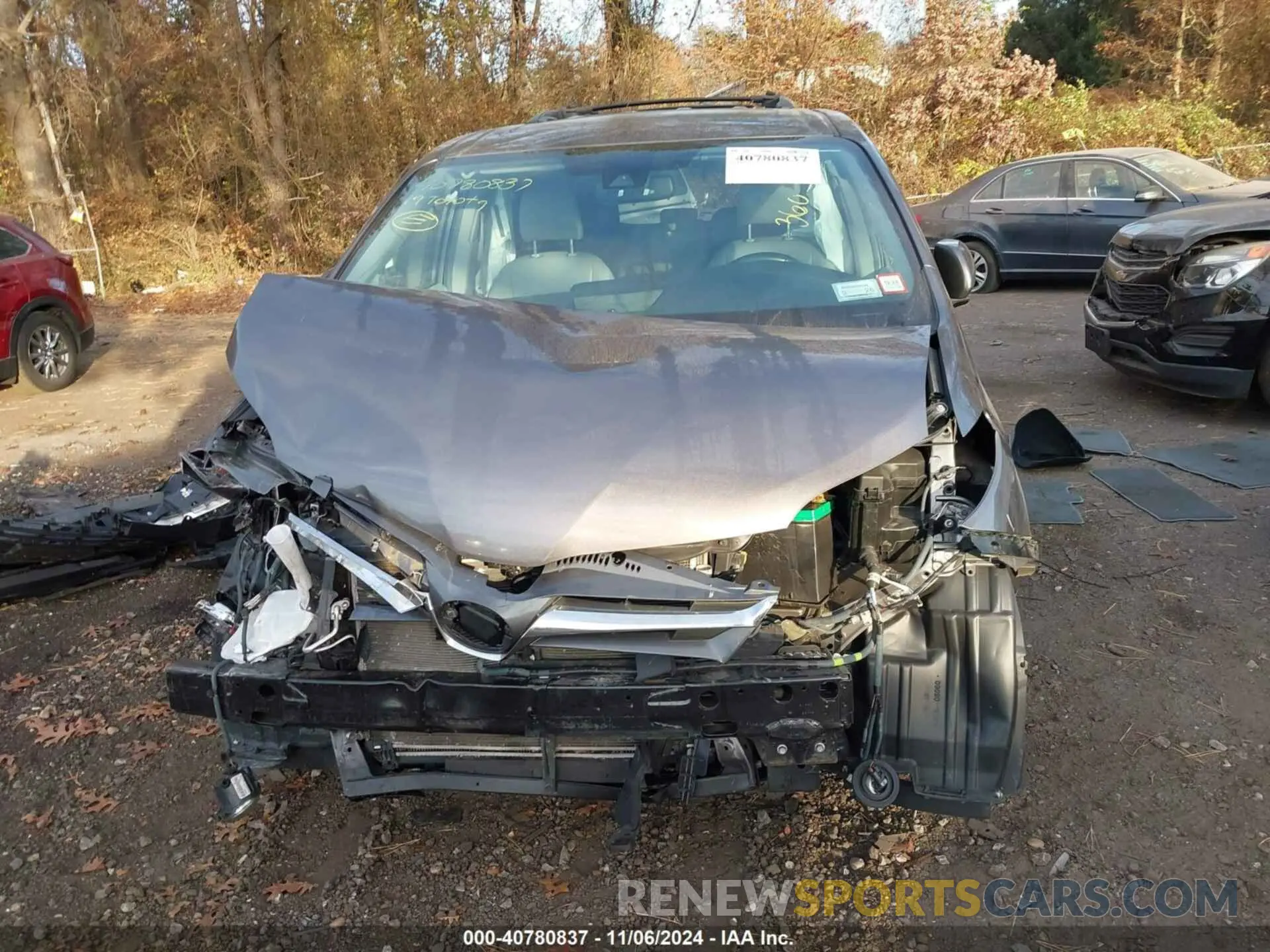 12 Photograph of a damaged car 5TDYZ3DC5KS014927 TOYOTA SIENNA 2019