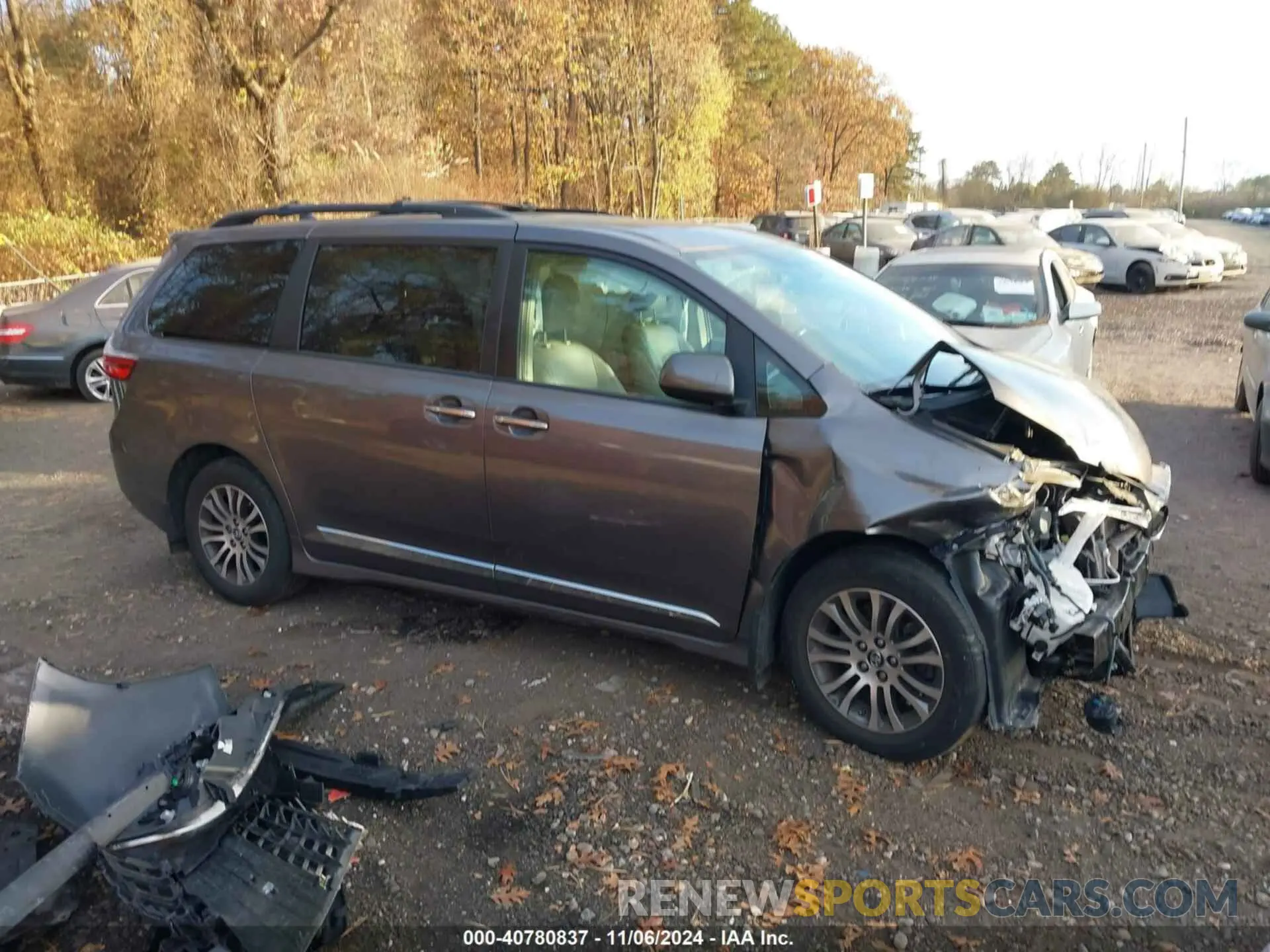 13 Photograph of a damaged car 5TDYZ3DC5KS014927 TOYOTA SIENNA 2019