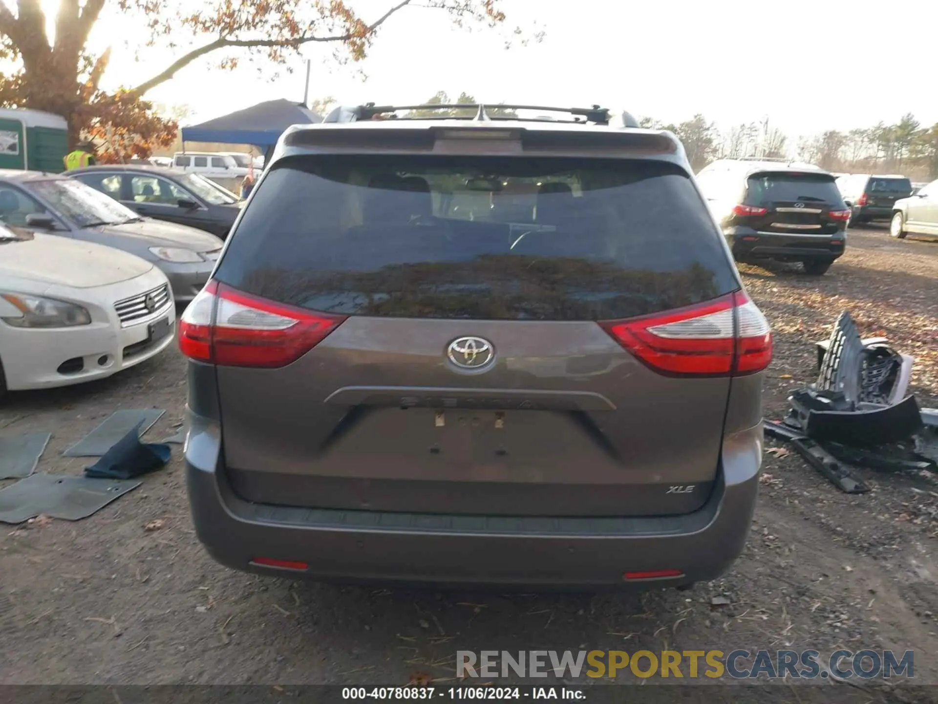 16 Photograph of a damaged car 5TDYZ3DC5KS014927 TOYOTA SIENNA 2019