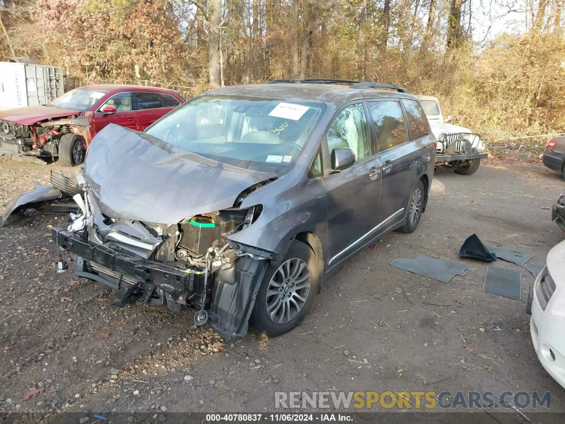 2 Photograph of a damaged car 5TDYZ3DC5KS014927 TOYOTA SIENNA 2019