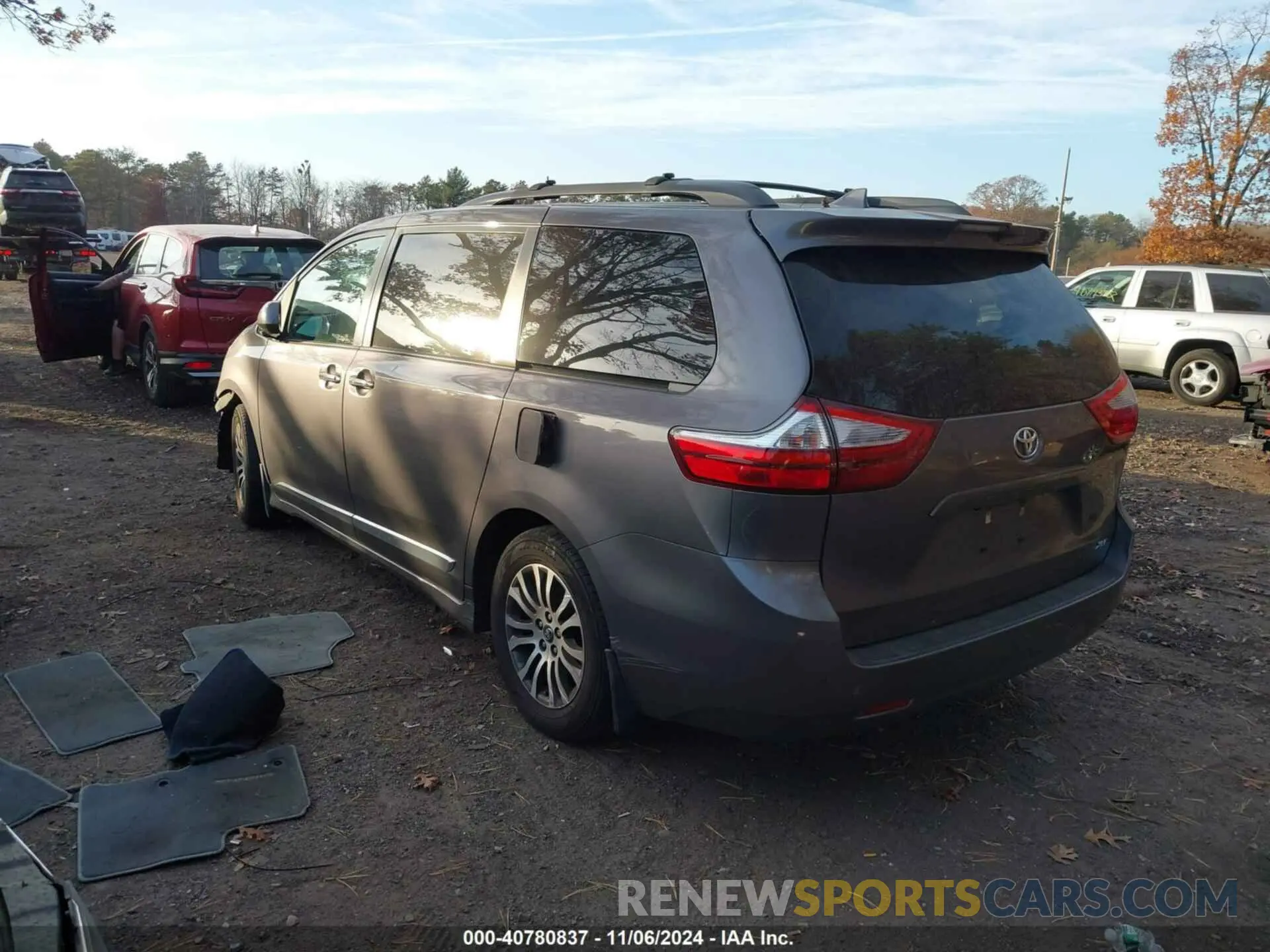 3 Photograph of a damaged car 5TDYZ3DC5KS014927 TOYOTA SIENNA 2019