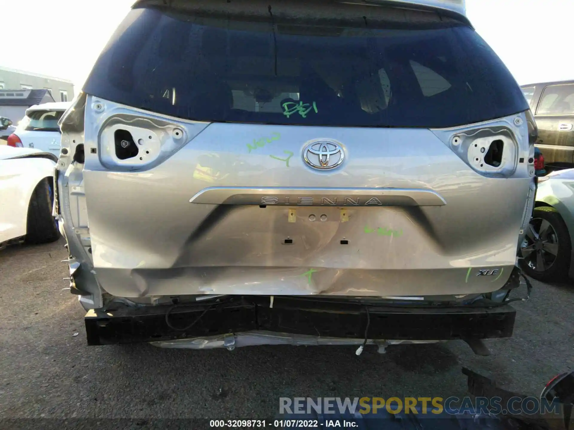 6 Photograph of a damaged car 5TDYZ3DC5KS018430 TOYOTA SIENNA 2019