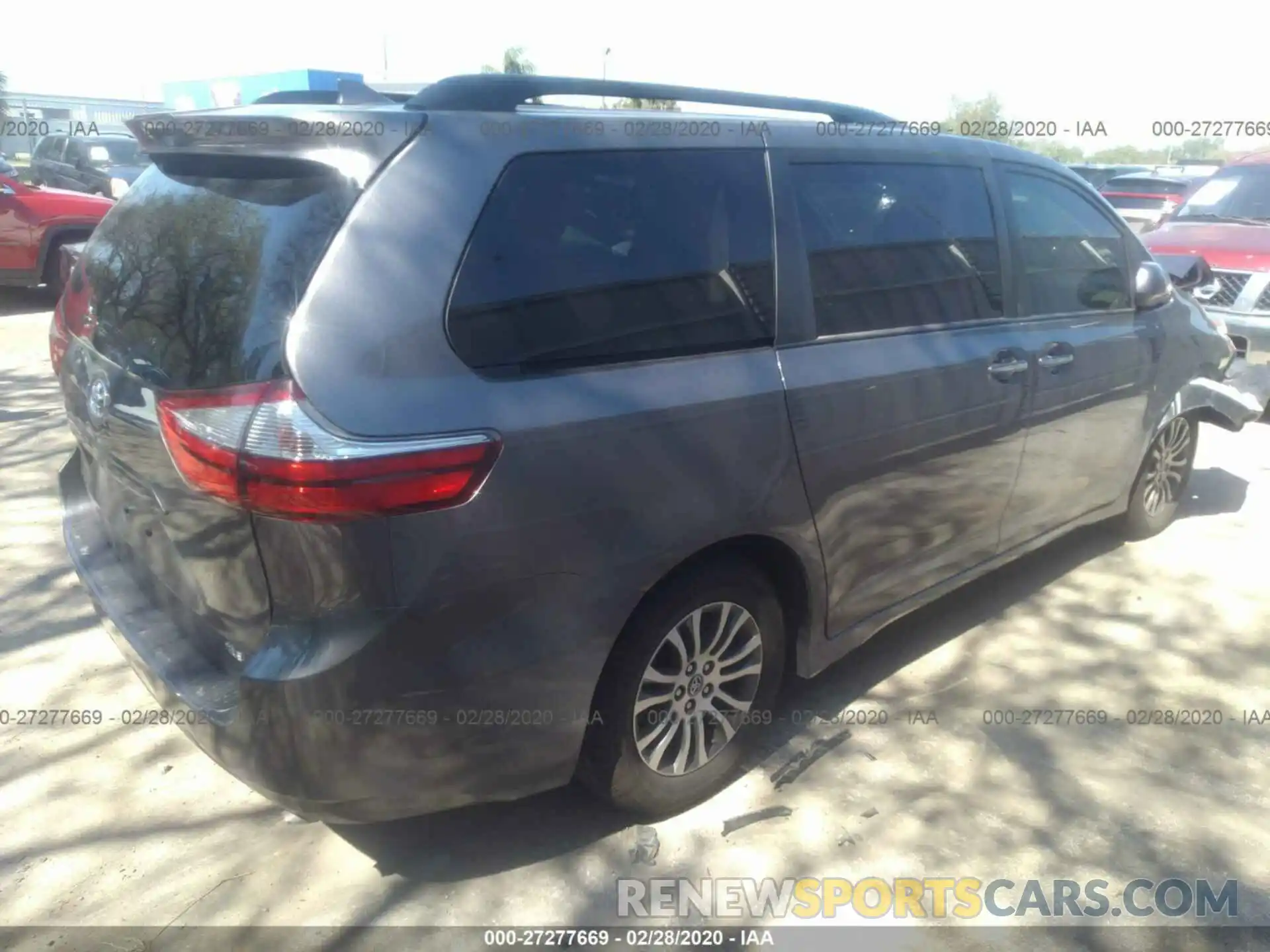 4 Photograph of a damaged car 5TDYZ3DC5KS971297 TOYOTA SIENNA 2019