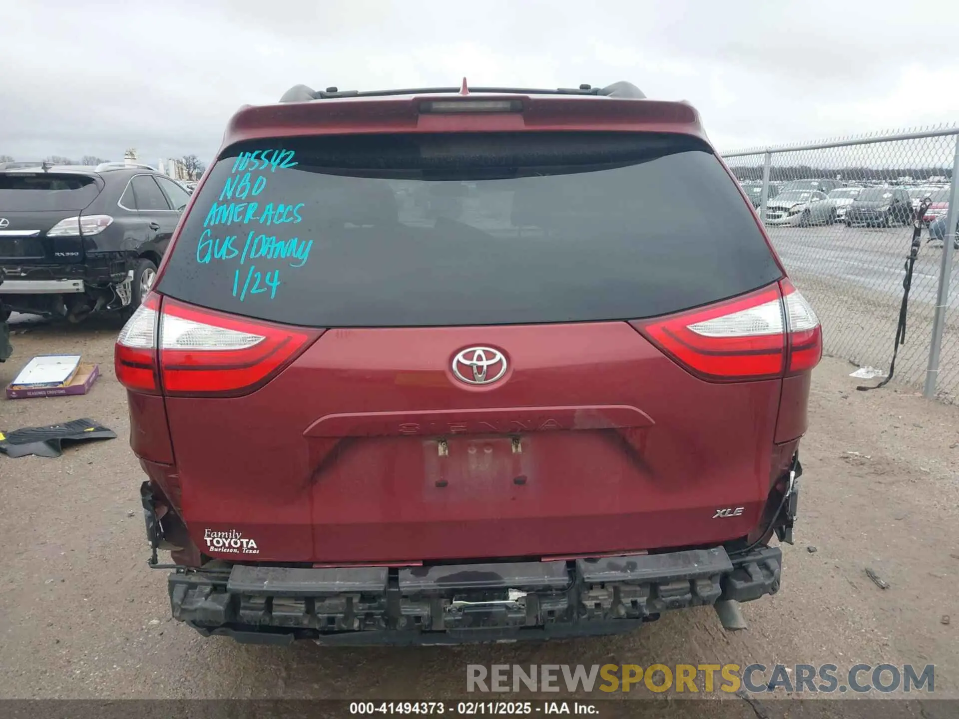 16 Photograph of a damaged car 5TDYZ3DC5KS971445 TOYOTA SIENNA 2019