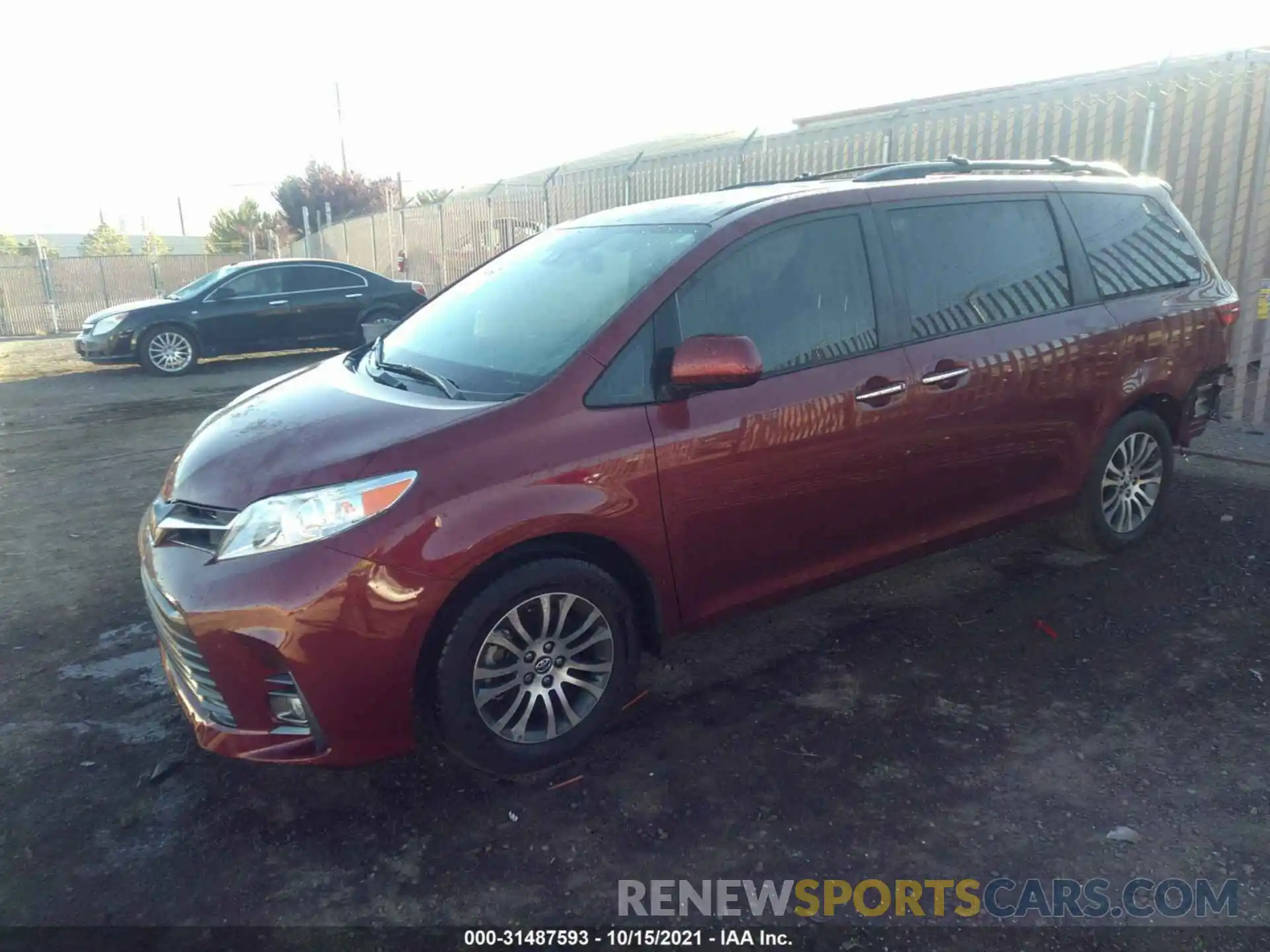 2 Photograph of a damaged car 5TDYZ3DC5KS981215 TOYOTA SIENNA 2019