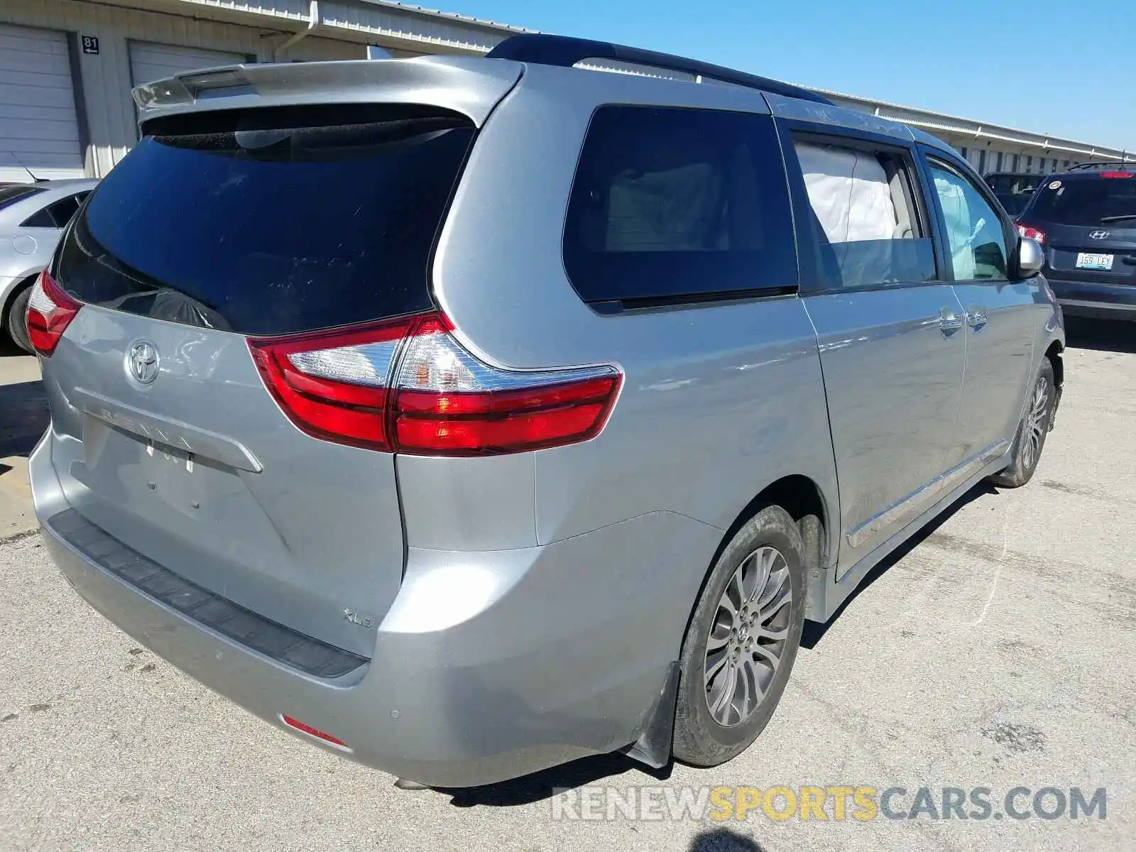 4 Photograph of a damaged car 5TDYZ3DC5KS984177 TOYOTA SIENNA 2019