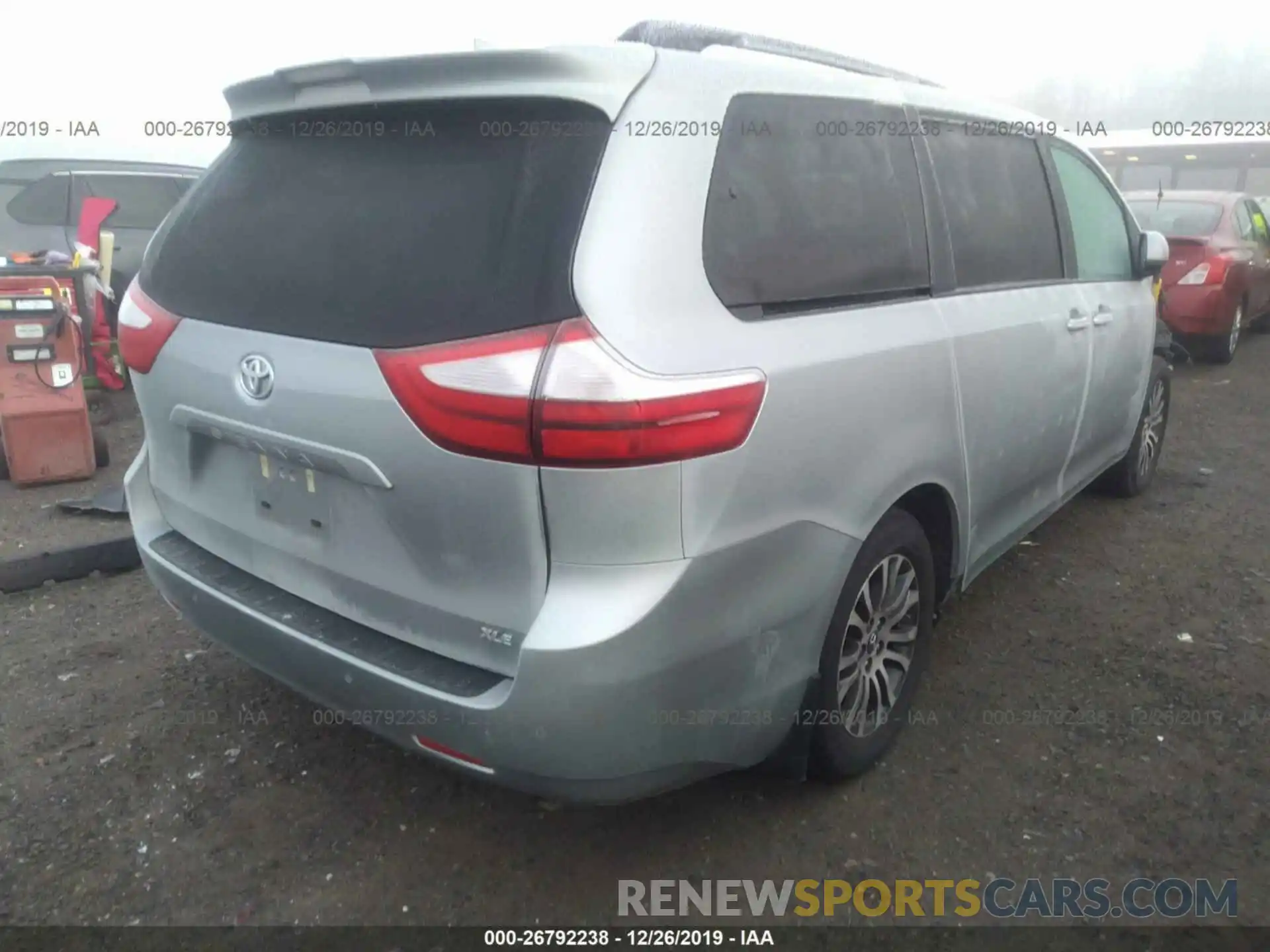 4 Photograph of a damaged car 5TDYZ3DC5KS986396 TOYOTA SIENNA 2019