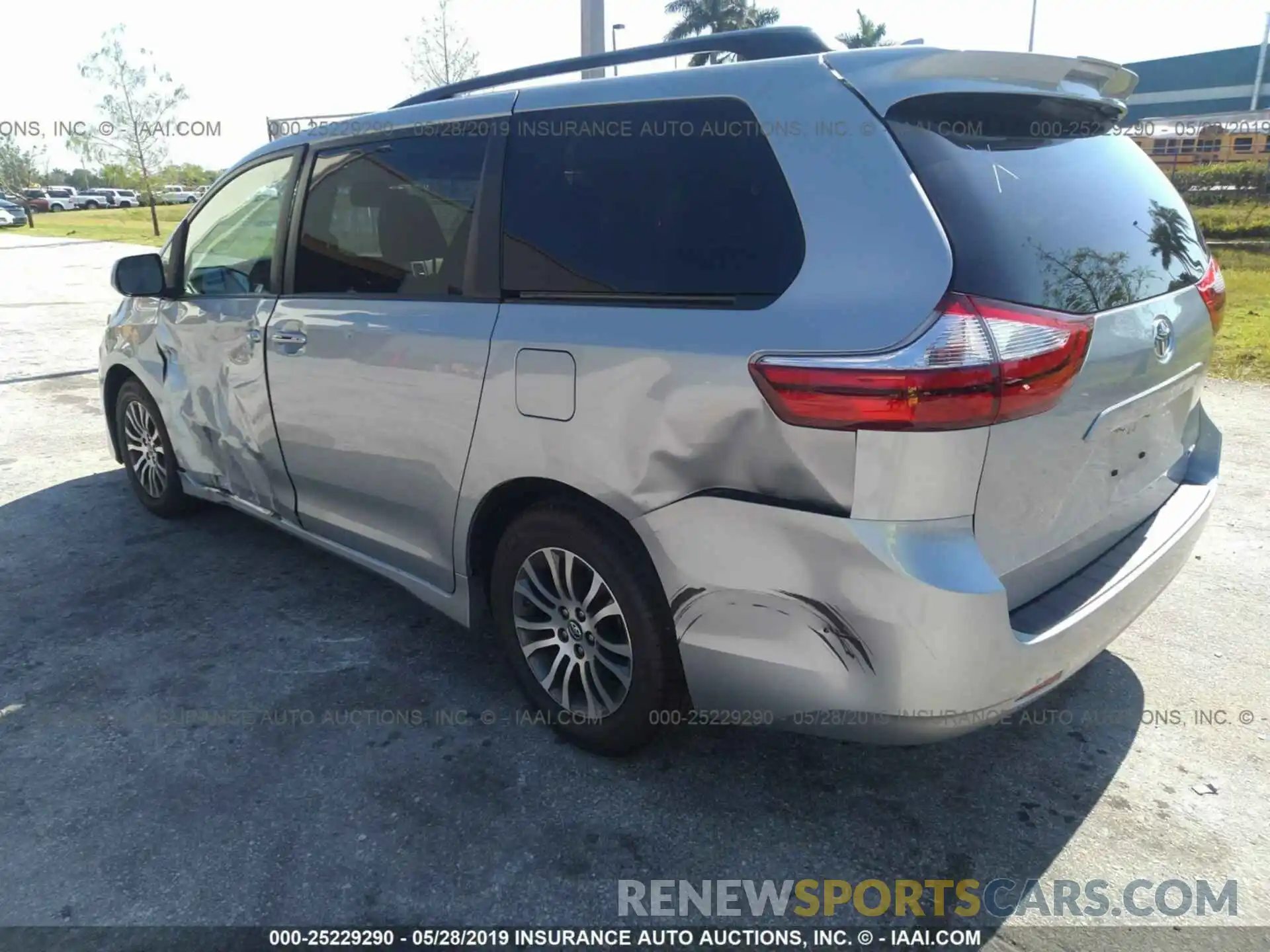 3 Photograph of a damaged car 5TDYZ3DC5KS993655 TOYOTA SIENNA 2019