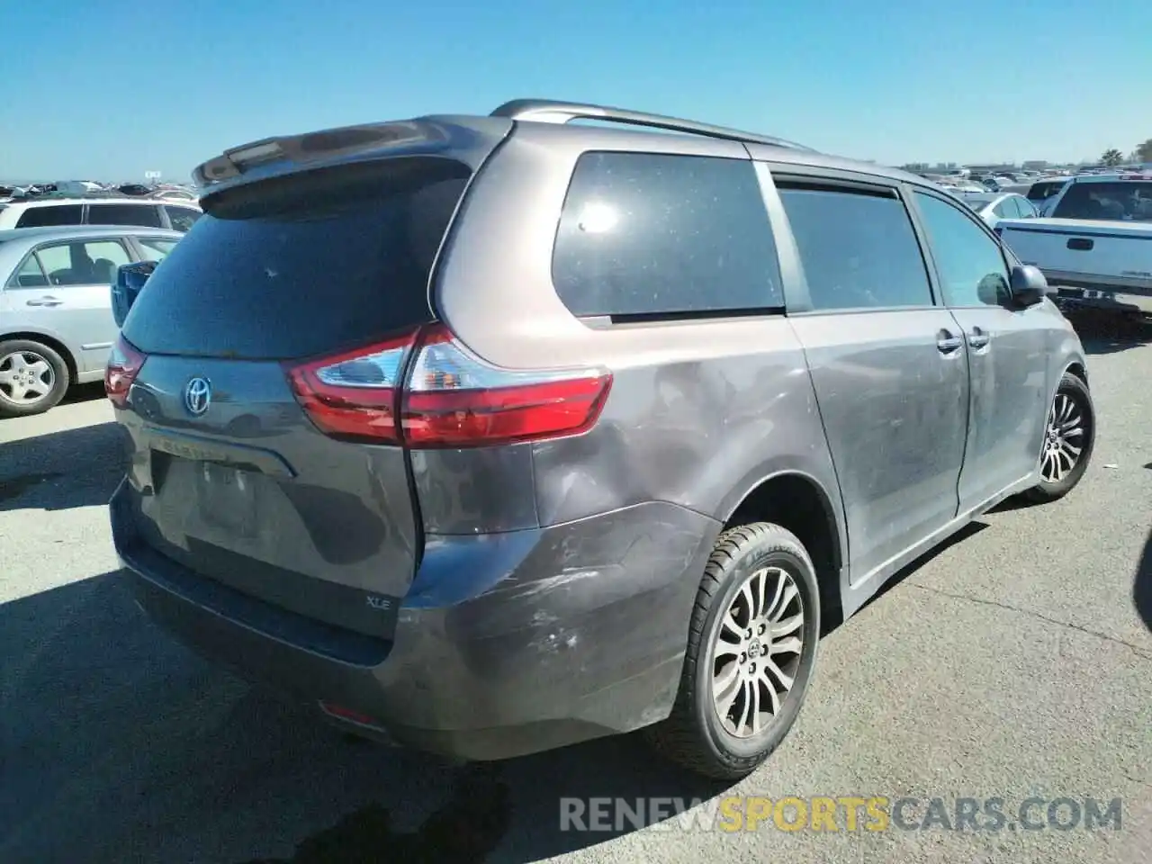 4 Photograph of a damaged car 5TDYZ3DC6KS007226 TOYOTA SIENNA 2019