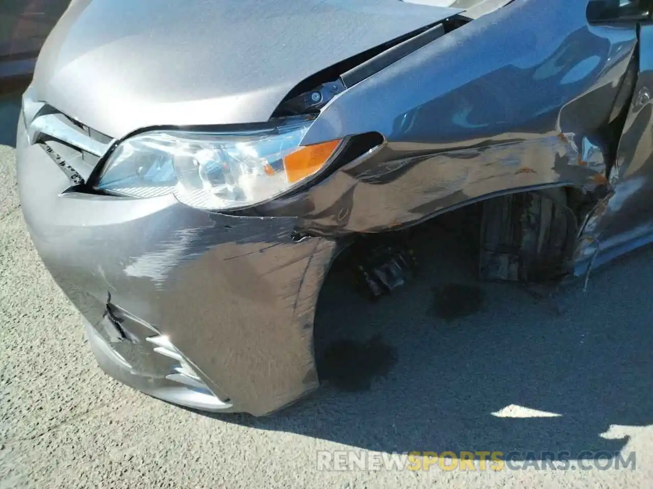 9 Photograph of a damaged car 5TDYZ3DC6KS007226 TOYOTA SIENNA 2019