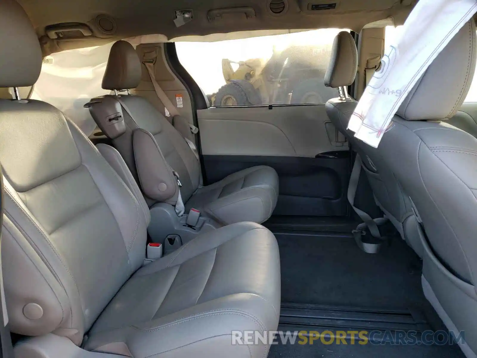 6 Photograph of a damaged car 5TDYZ3DC6KS013320 TOYOTA SIENNA 2019