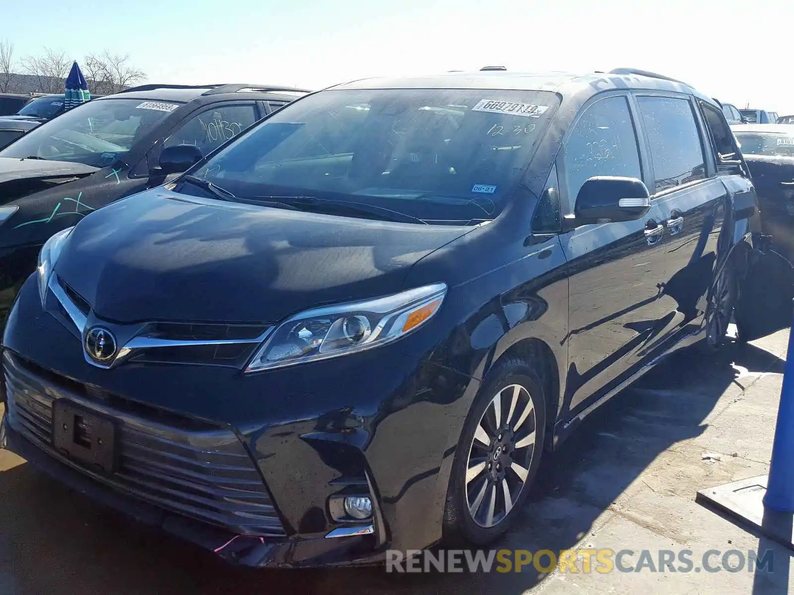 2 Photograph of a damaged car 5TDYZ3DC6KS969509 TOYOTA SIENNA 2019