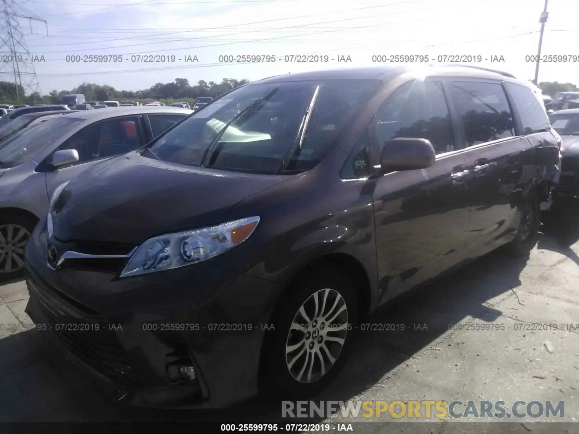 2 Photograph of a damaged car 5TDYZ3DC6KS974077 TOYOTA SIENNA 2019