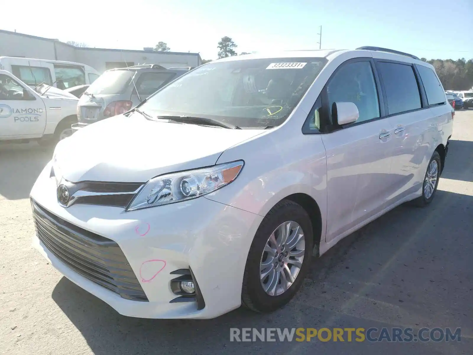 2 Photograph of a damaged car 5TDYZ3DC6KS974810 TOYOTA SIENNA 2019