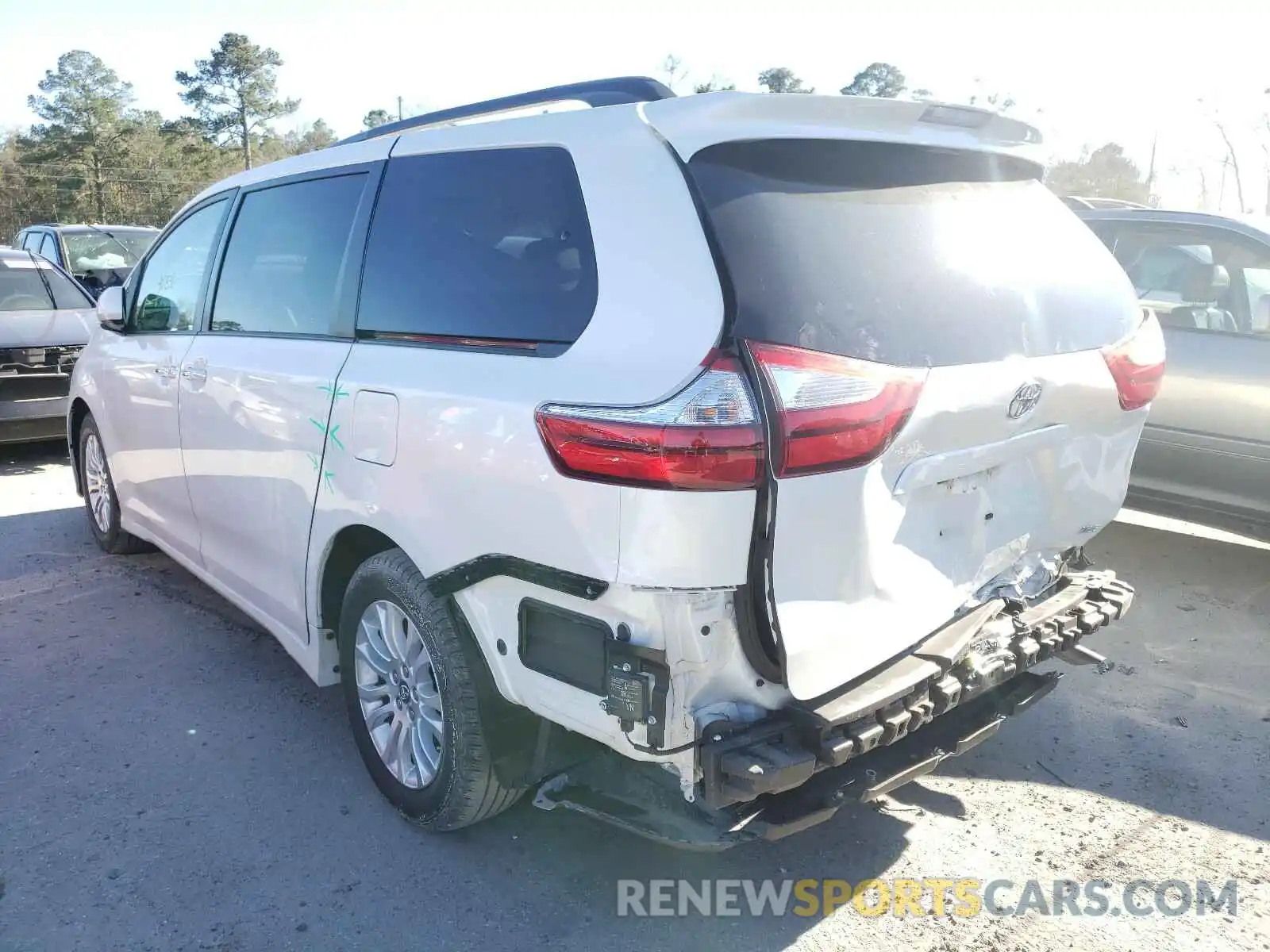 3 Photograph of a damaged car 5TDYZ3DC6KS974810 TOYOTA SIENNA 2019