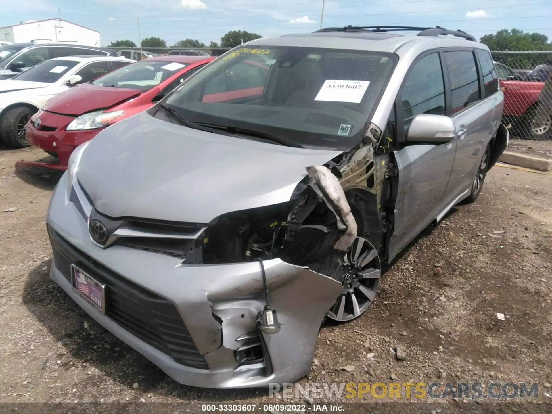 2 Photograph of a damaged car 5TDYZ3DC6KS975164 TOYOTA SIENNA 2019