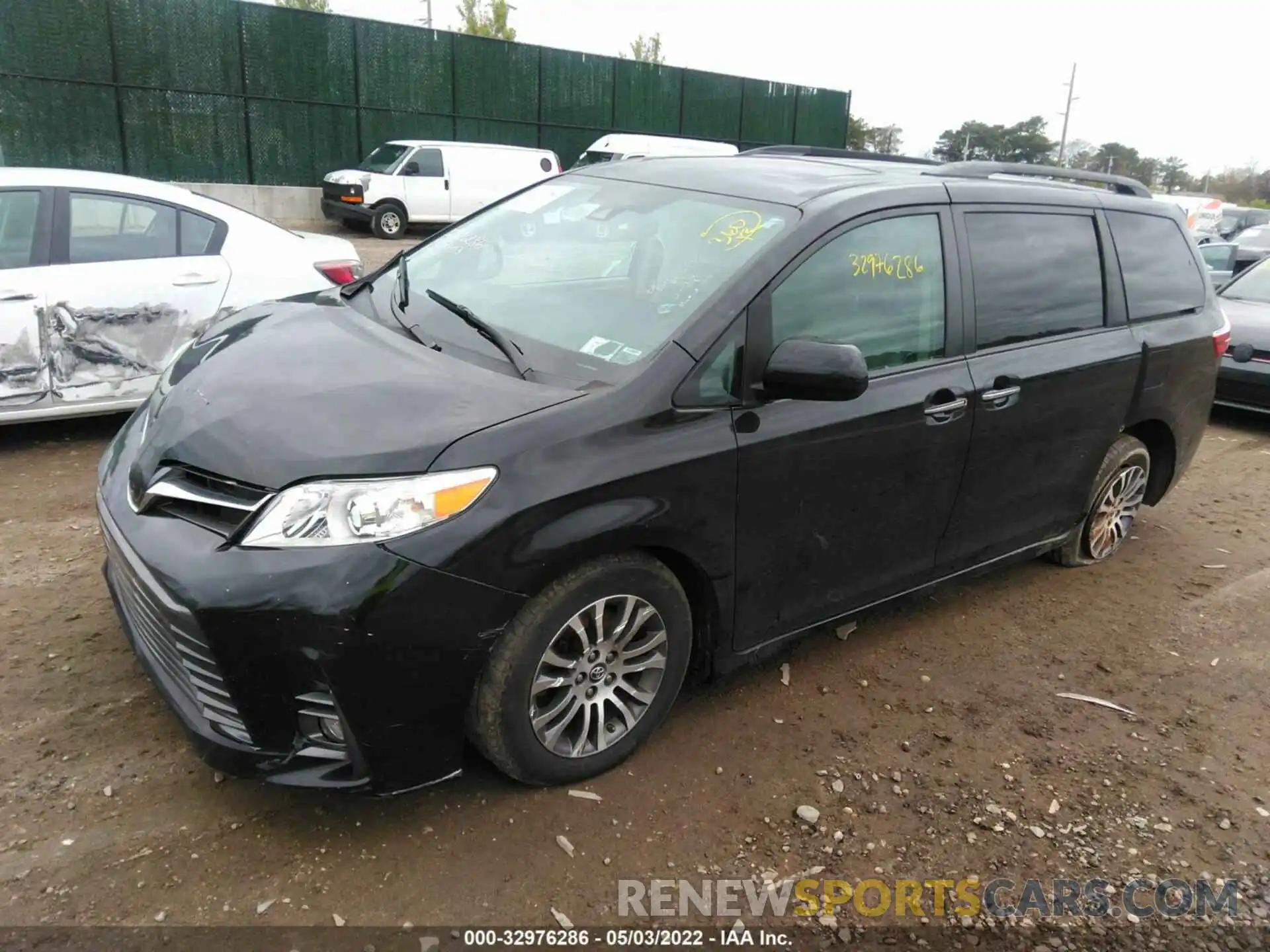 2 Photograph of a damaged car 5TDYZ3DC6KS978100 TOYOTA SIENNA 2019