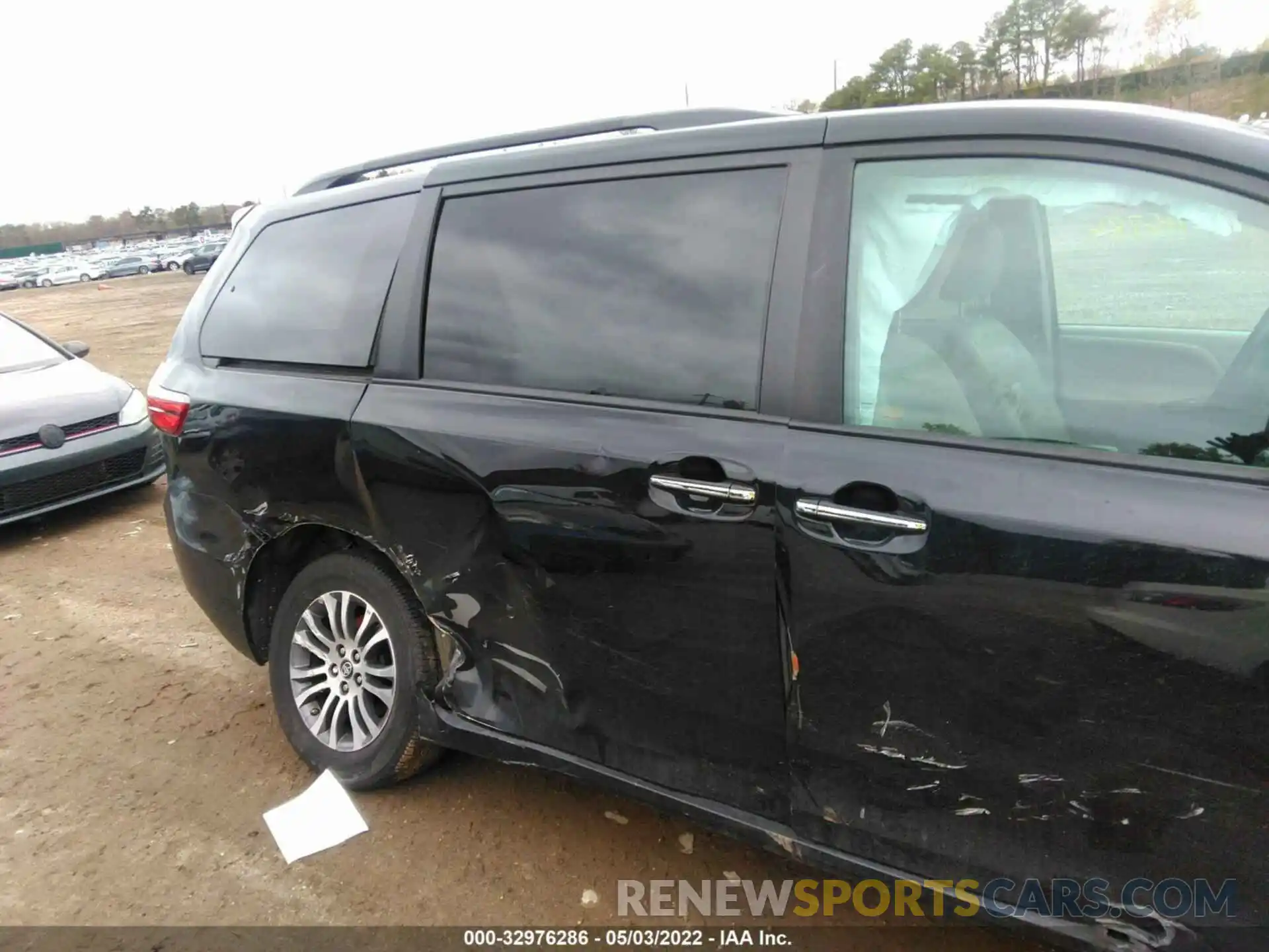 6 Photograph of a damaged car 5TDYZ3DC6KS978100 TOYOTA SIENNA 2019