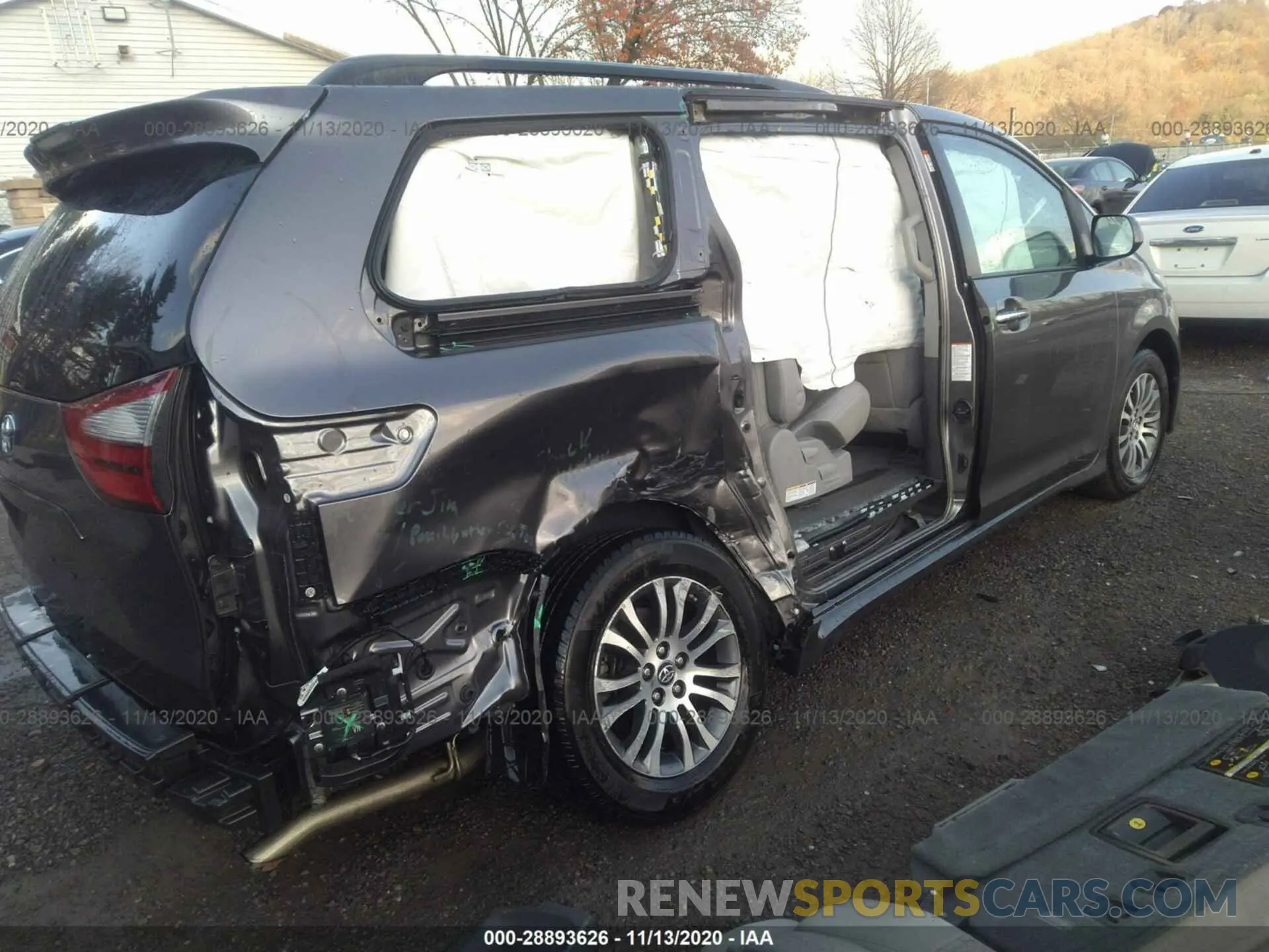 4 Photograph of a damaged car 5TDYZ3DC7KS001600 TOYOTA SIENNA 2019