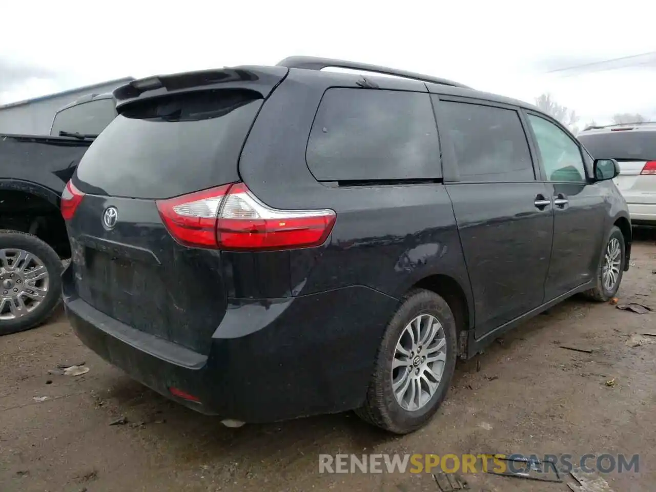 4 Photograph of a damaged car 5TDYZ3DC7KS003623 TOYOTA SIENNA 2019