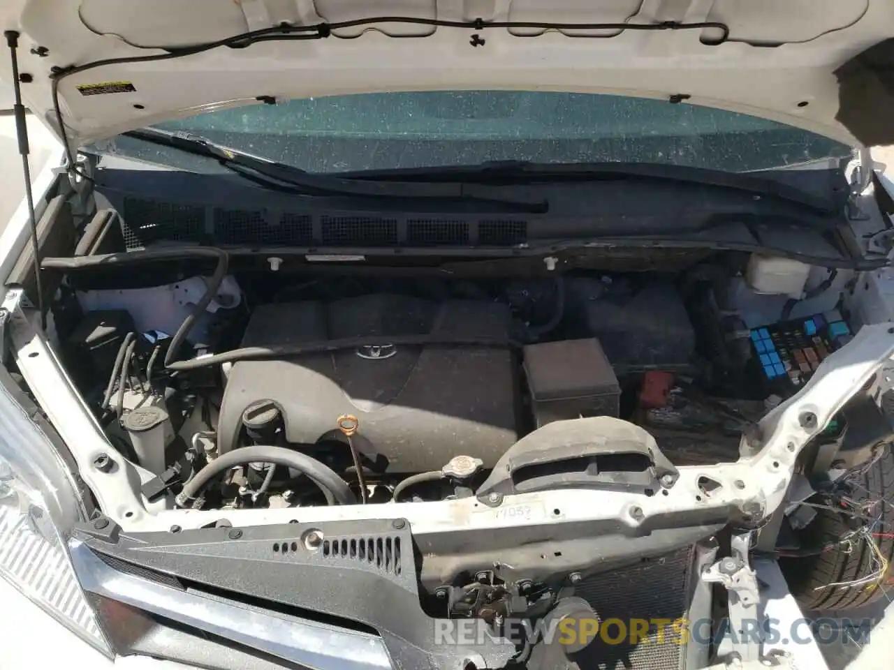 7 Photograph of a damaged car 5TDYZ3DC7KS004643 TOYOTA SIENNA 2019