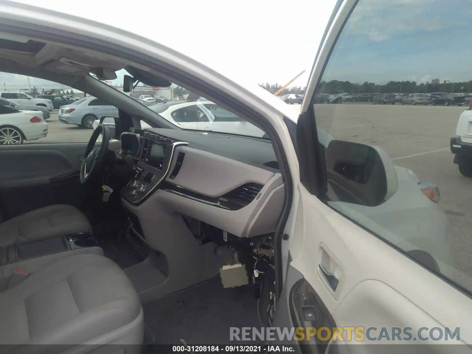 5 Photograph of a damaged car 5TDYZ3DC7KS006750 TOYOTA SIENNA 2019