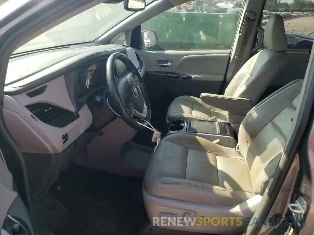 5 Photograph of a damaged car 5TDYZ3DC7KS016081 TOYOTA SIENNA 2019