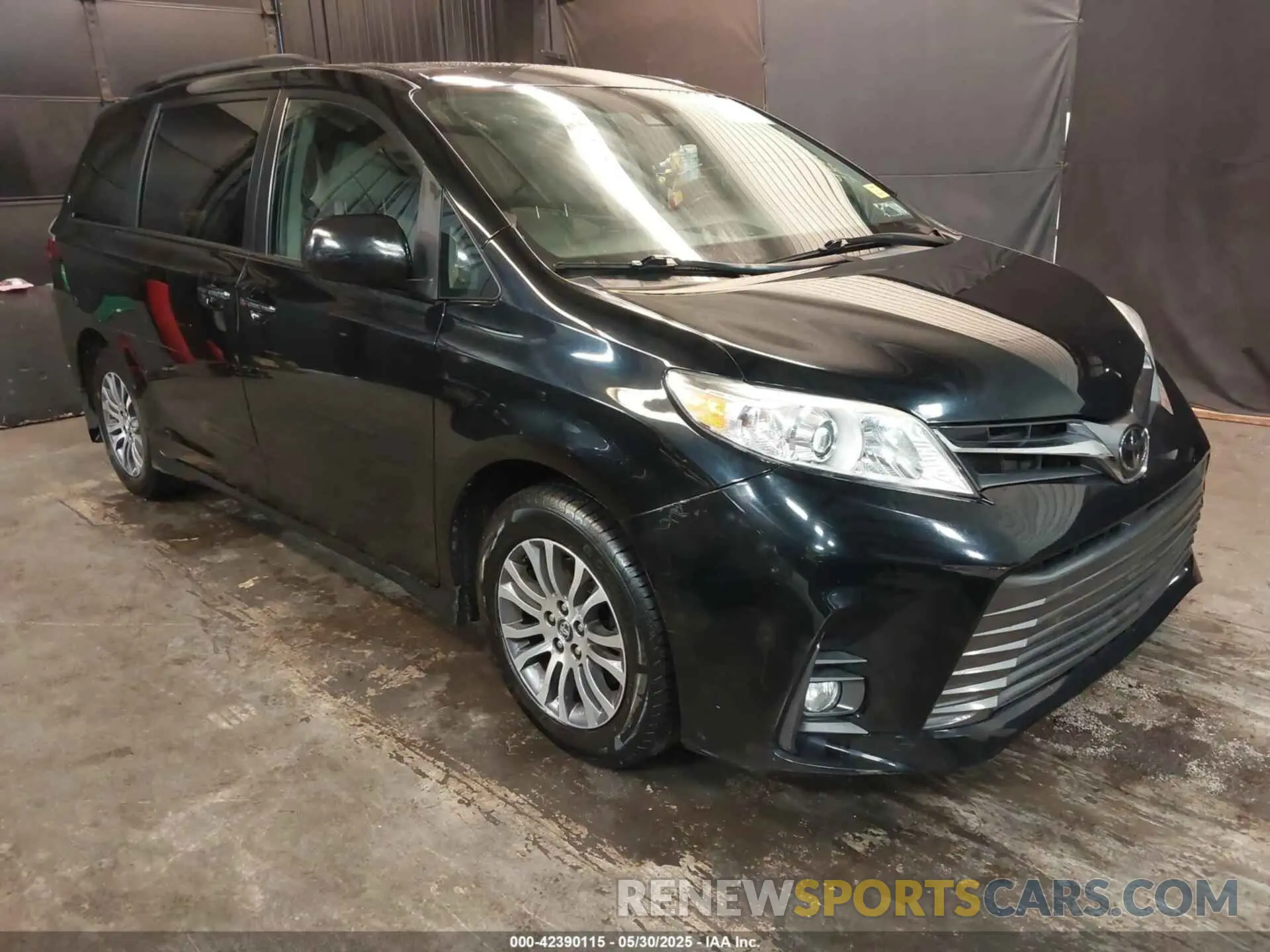 1 Photograph of a damaged car 5TDYZ3DC7KS019479 TOYOTA SIENNA 2019