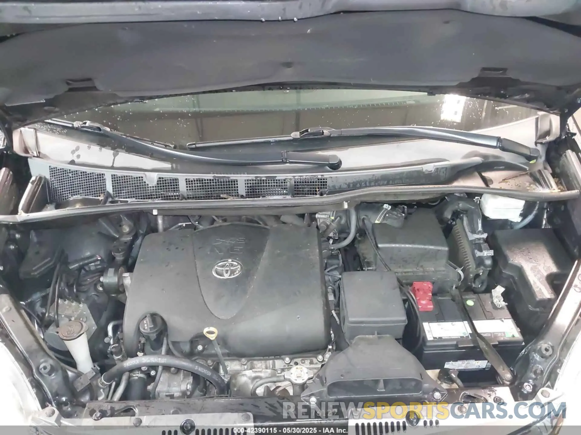 10 Photograph of a damaged car 5TDYZ3DC7KS019479 TOYOTA SIENNA 2019