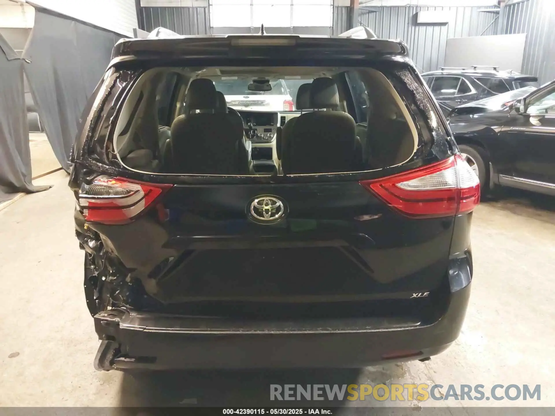 16 Photograph of a damaged car 5TDYZ3DC7KS019479 TOYOTA SIENNA 2019