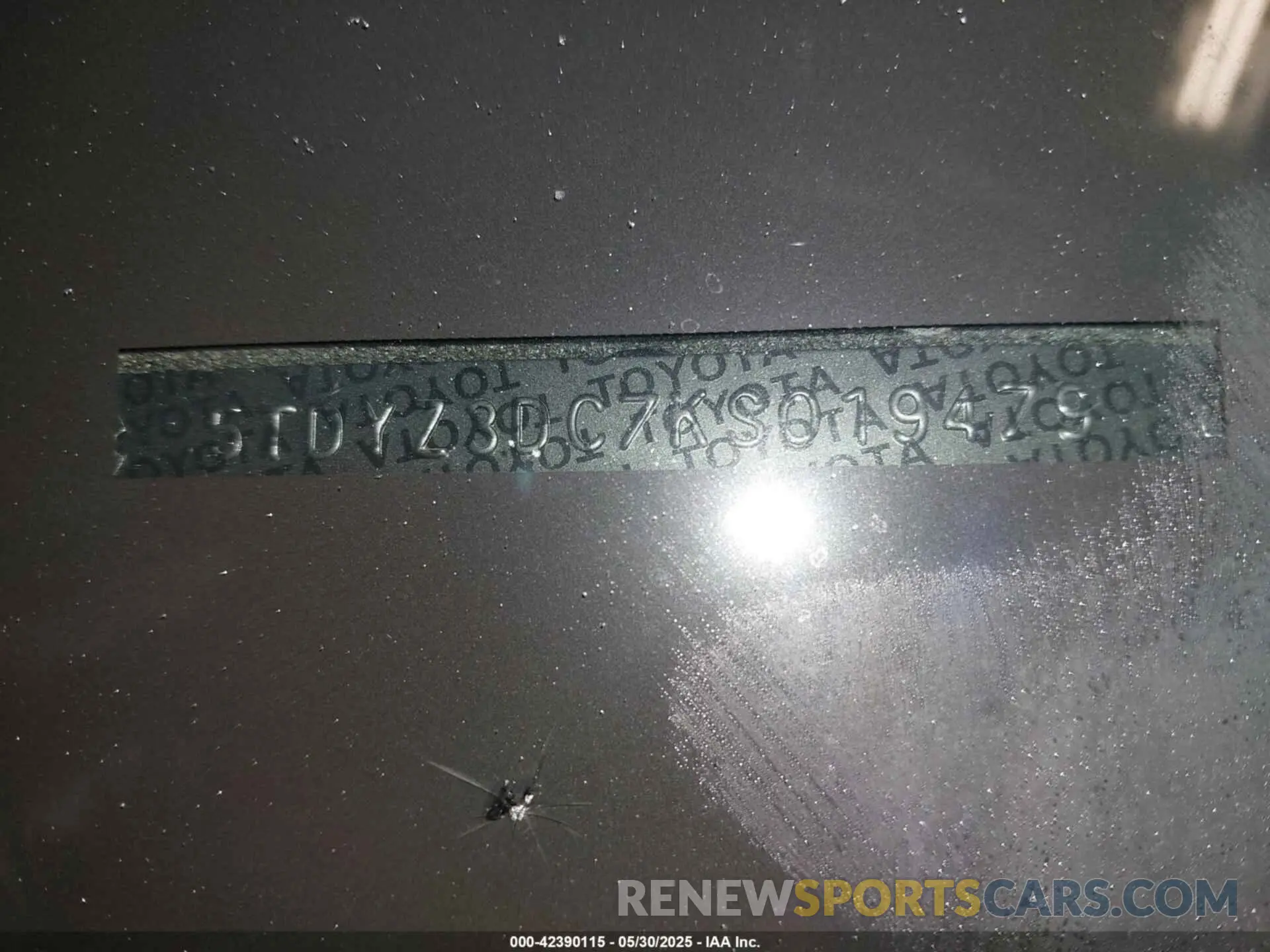 17 Photograph of a damaged car 5TDYZ3DC7KS019479 TOYOTA SIENNA 2019