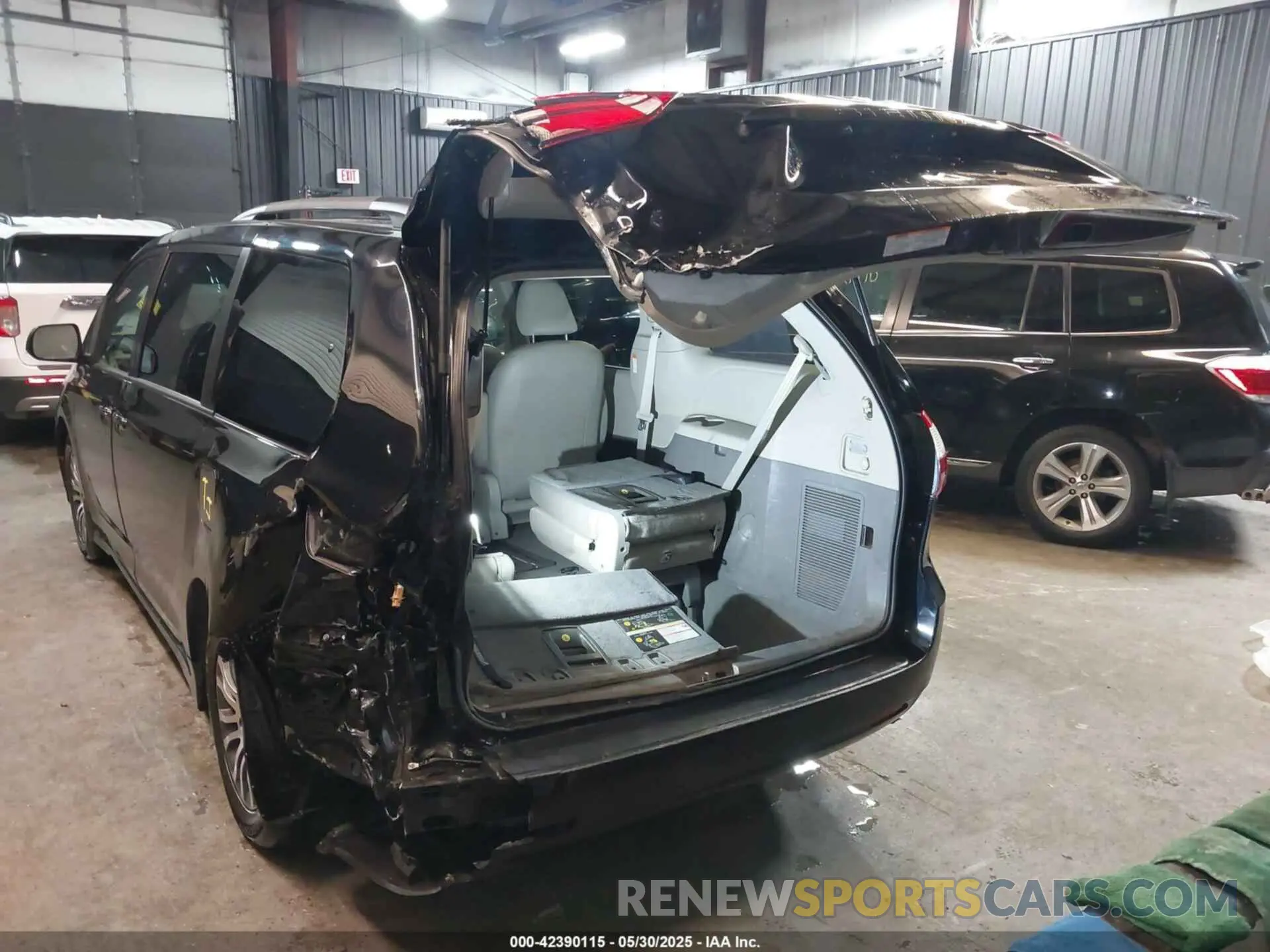 3 Photograph of a damaged car 5TDYZ3DC7KS019479 TOYOTA SIENNA 2019
