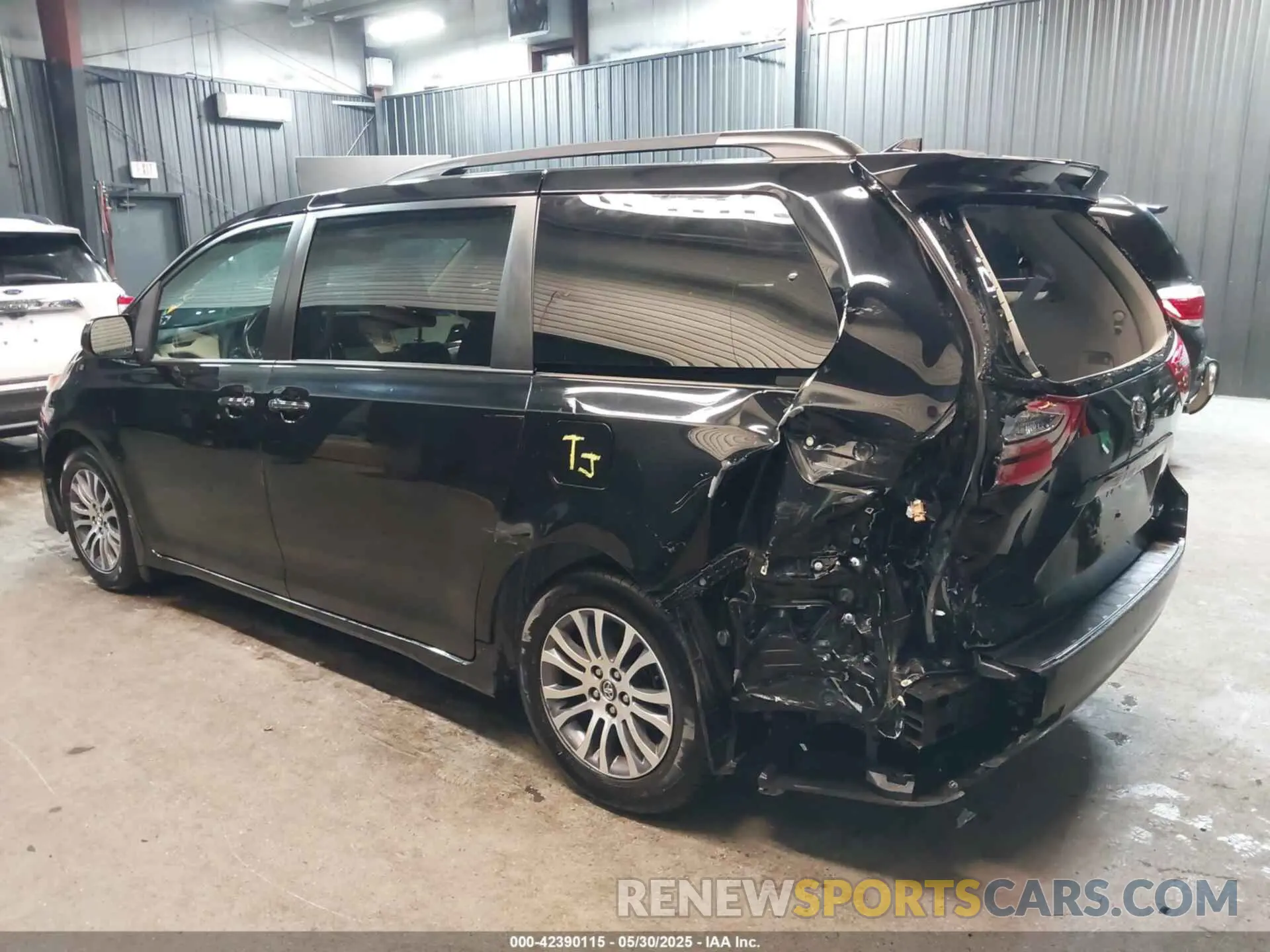 6 Photograph of a damaged car 5TDYZ3DC7KS019479 TOYOTA SIENNA 2019