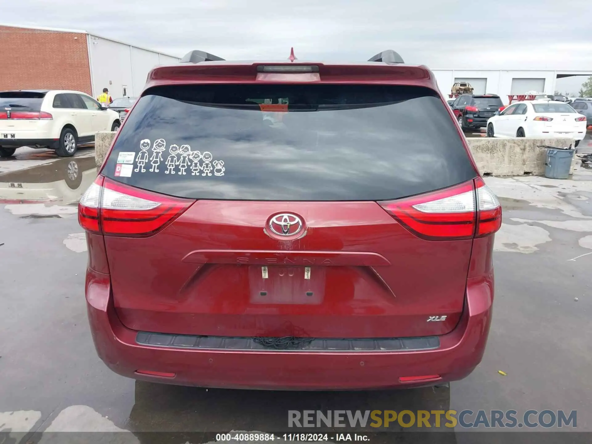 17 Photograph of a damaged car 5TDYZ3DC7KS966005 TOYOTA SIENNA 2019